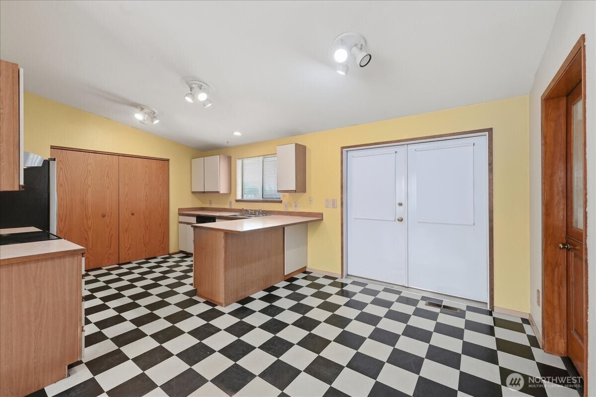 403 Neptune Place Property Photo 5