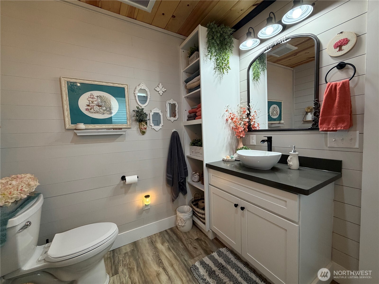 3420 N Mission Road Property Photo 14