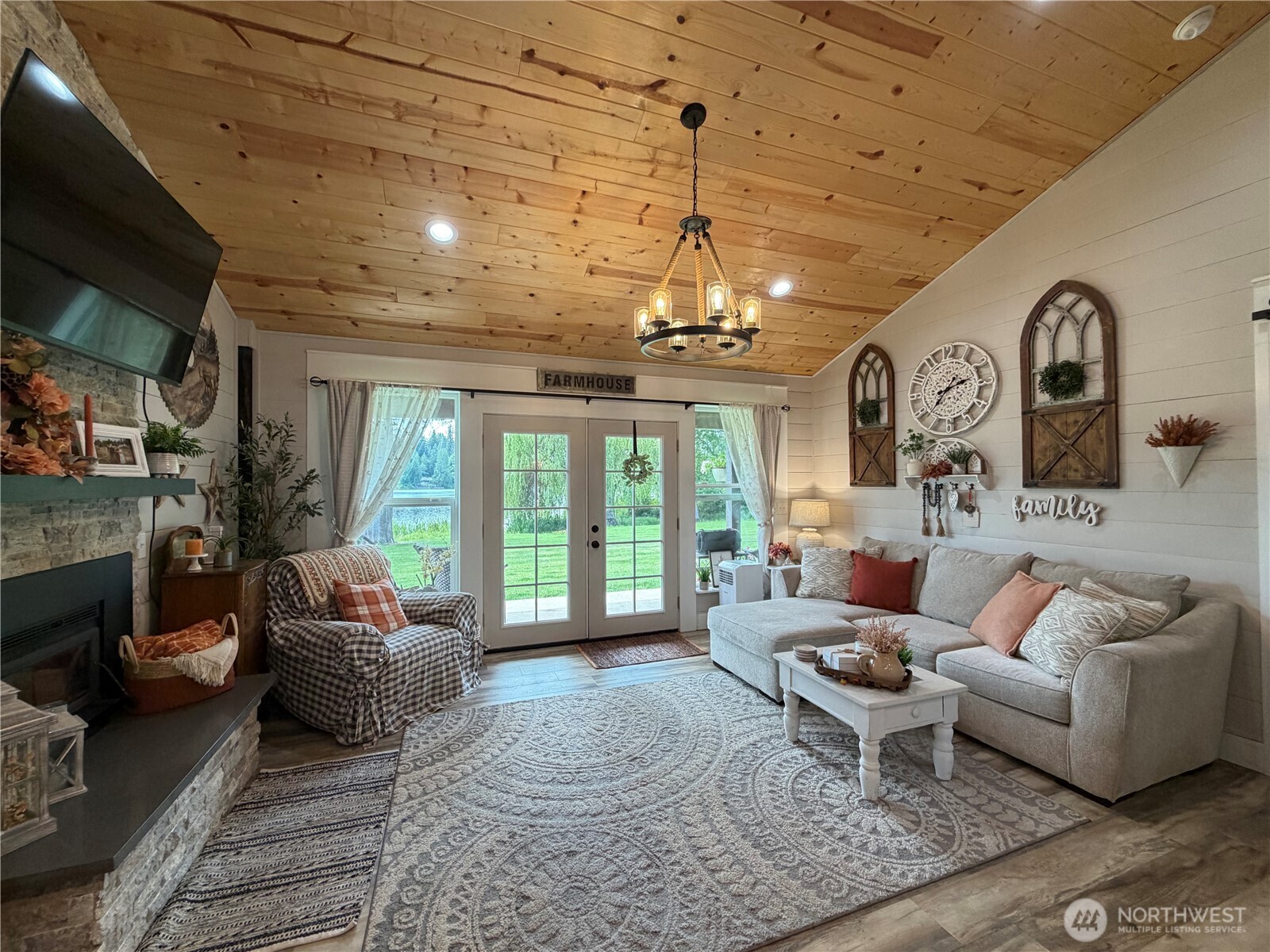 3420 N Mission Road Property Photo 17