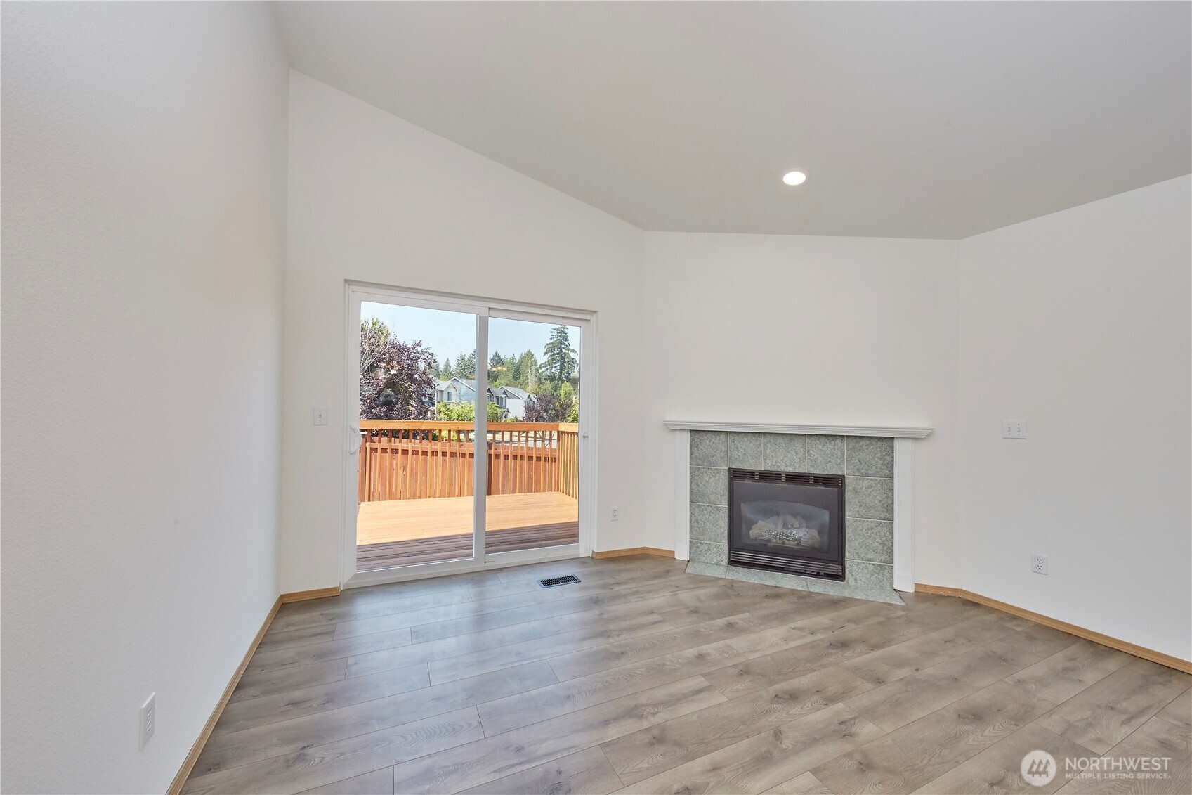 6804 E 132nd Street Ct Property Photo 9