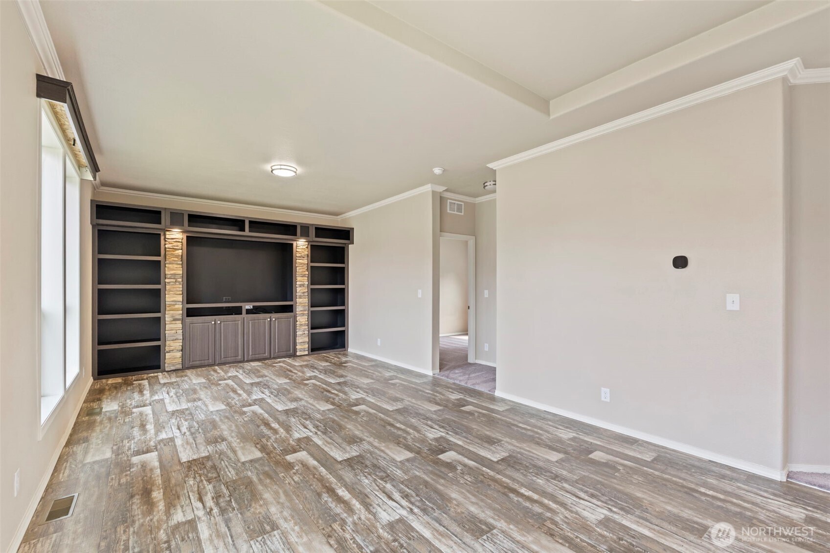 762 Division Avenue Property Photo 10