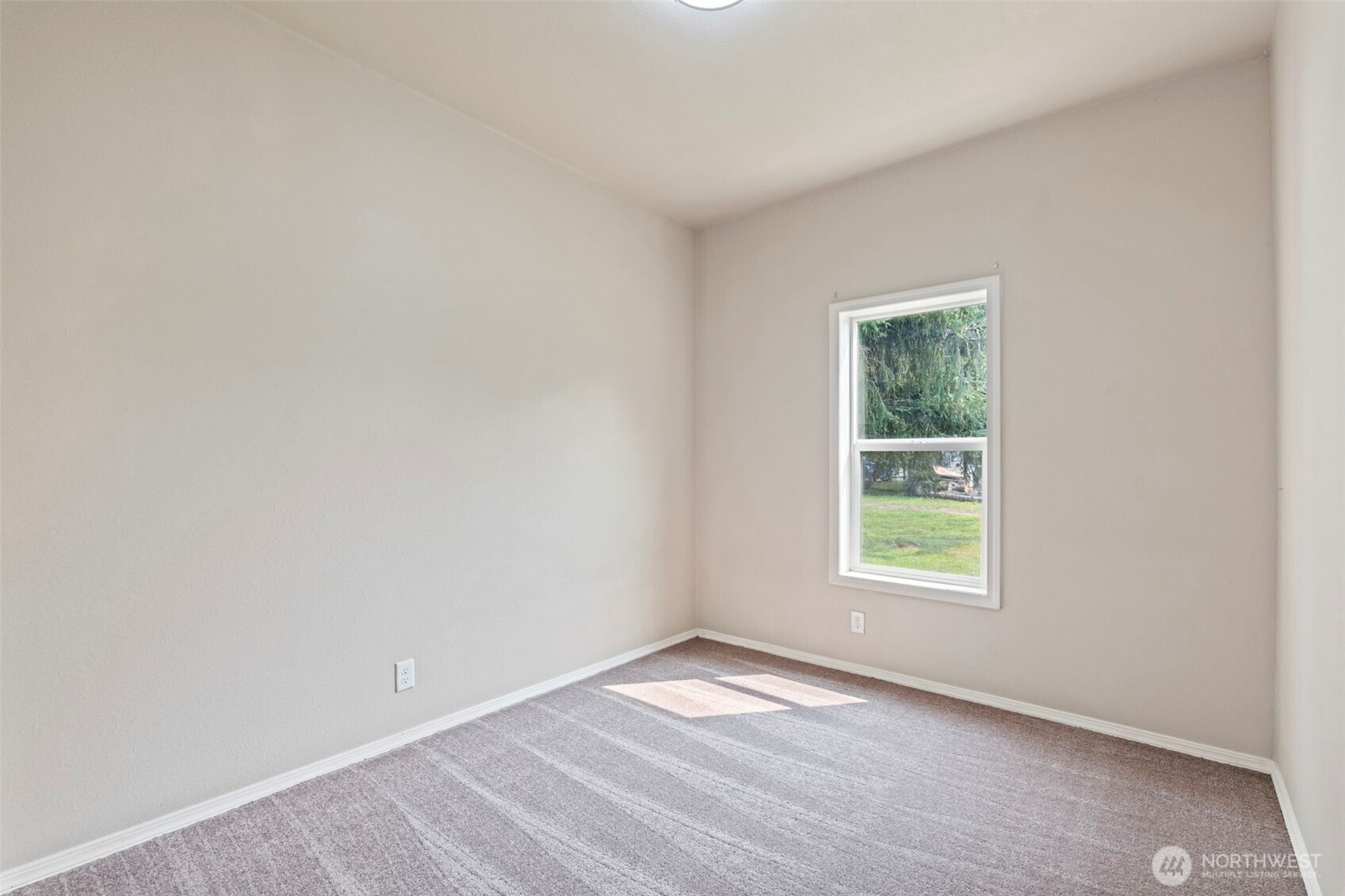 762 Division Avenue Property Photo 17