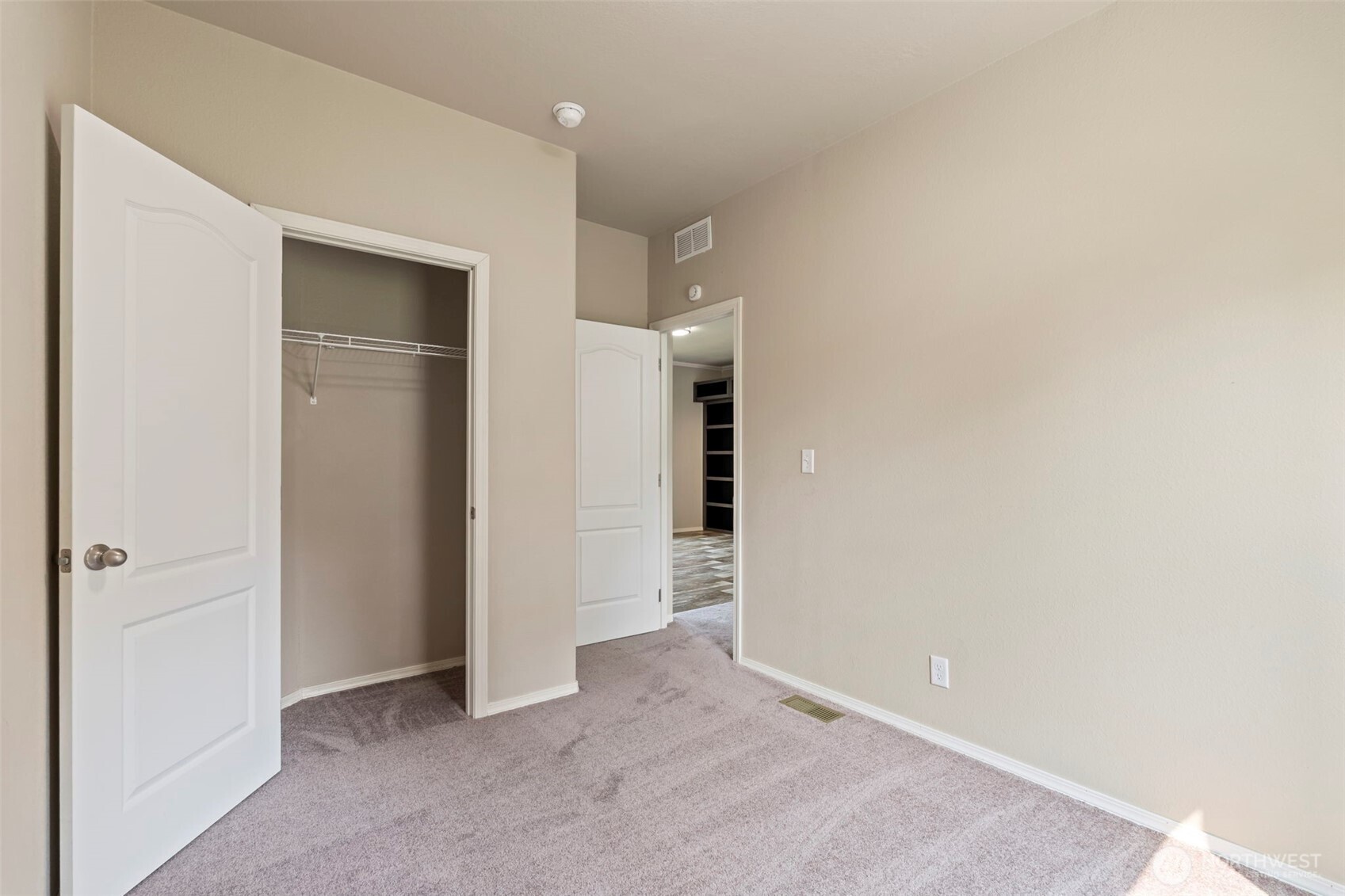 762 Division Avenue Property Photo 20