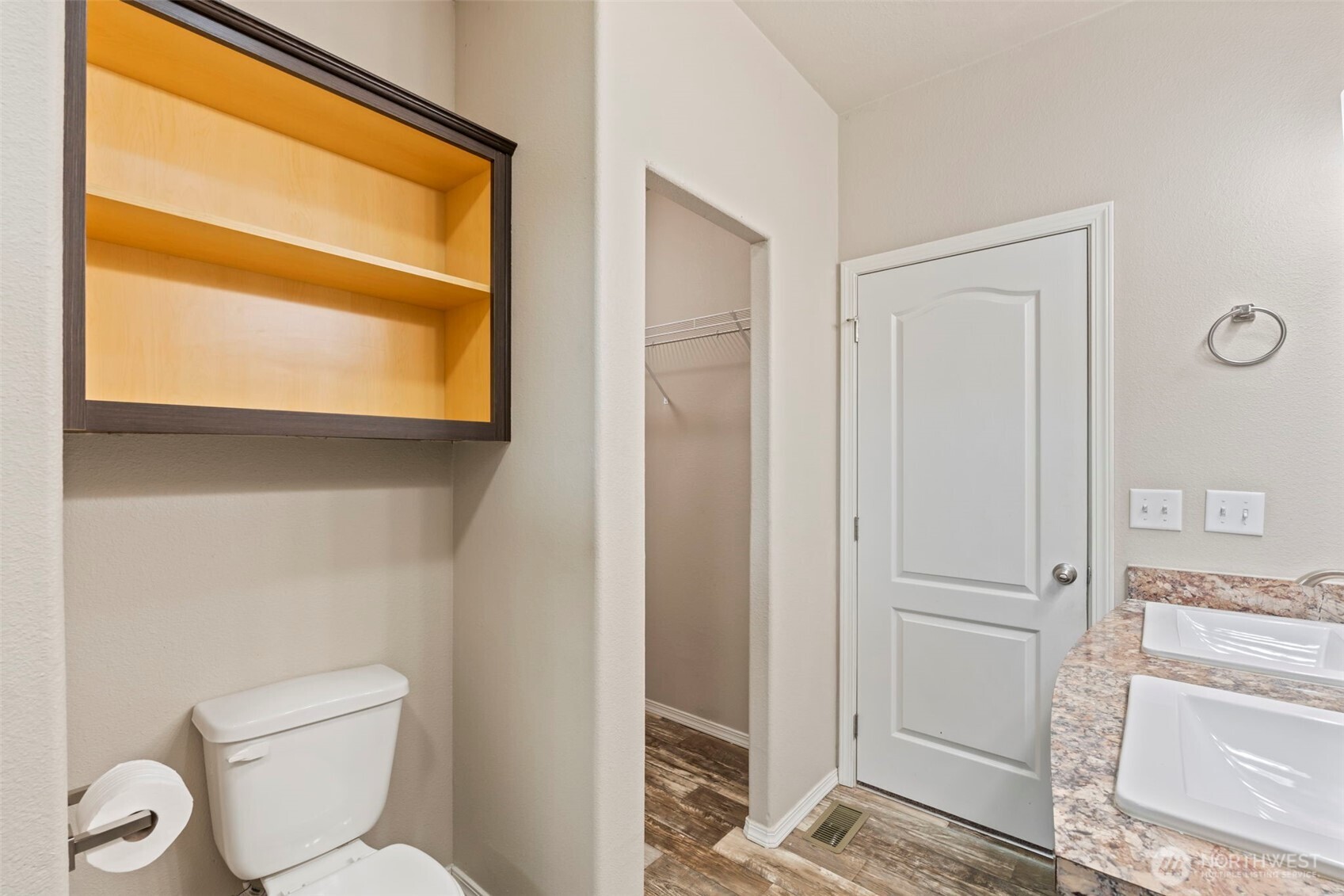 762 Division Avenue Property Photo 23