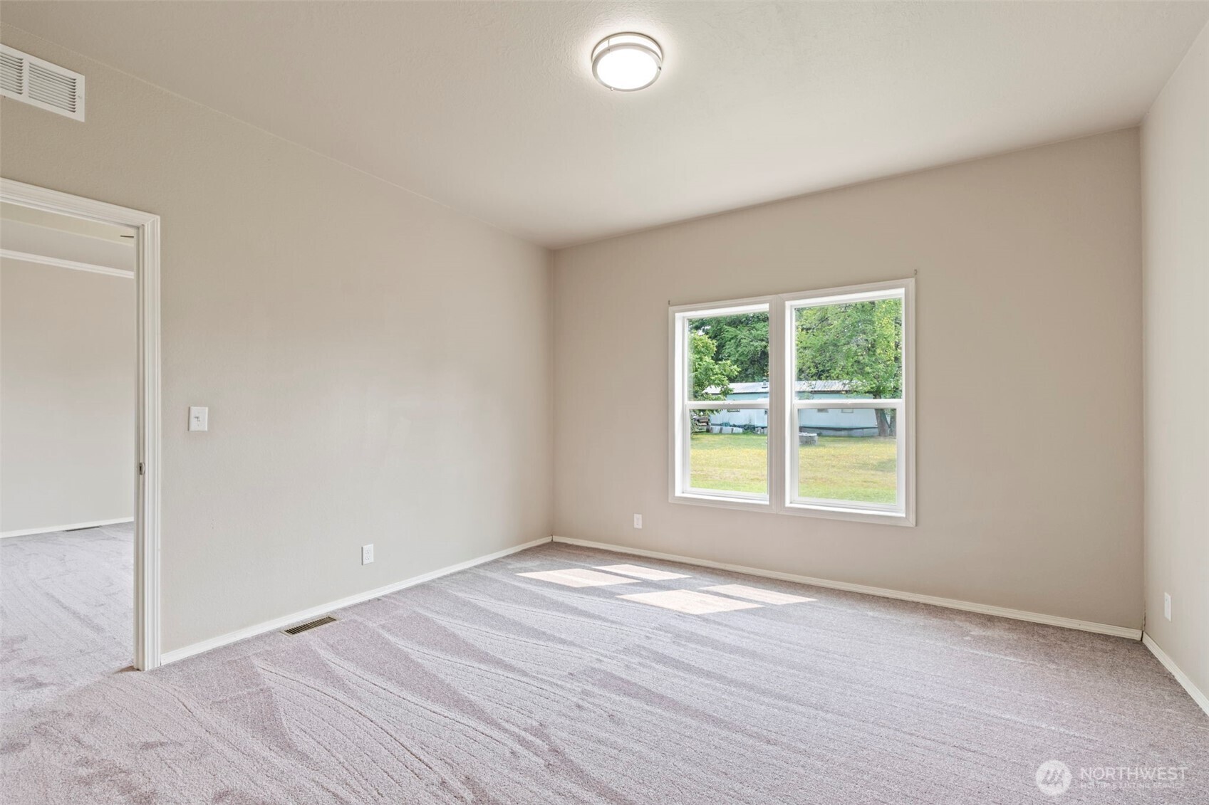 762 Division Avenue Property Photo 24