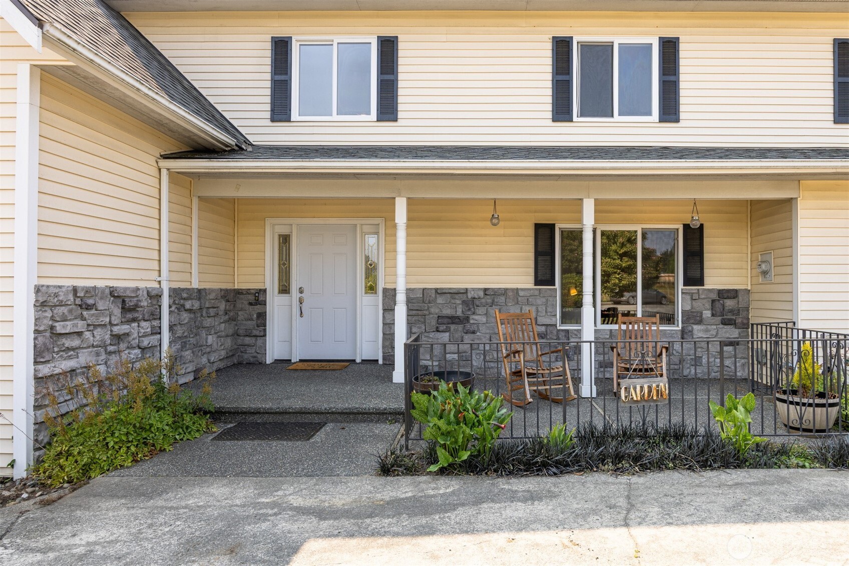 2543 Crescent Street Property Photo 5