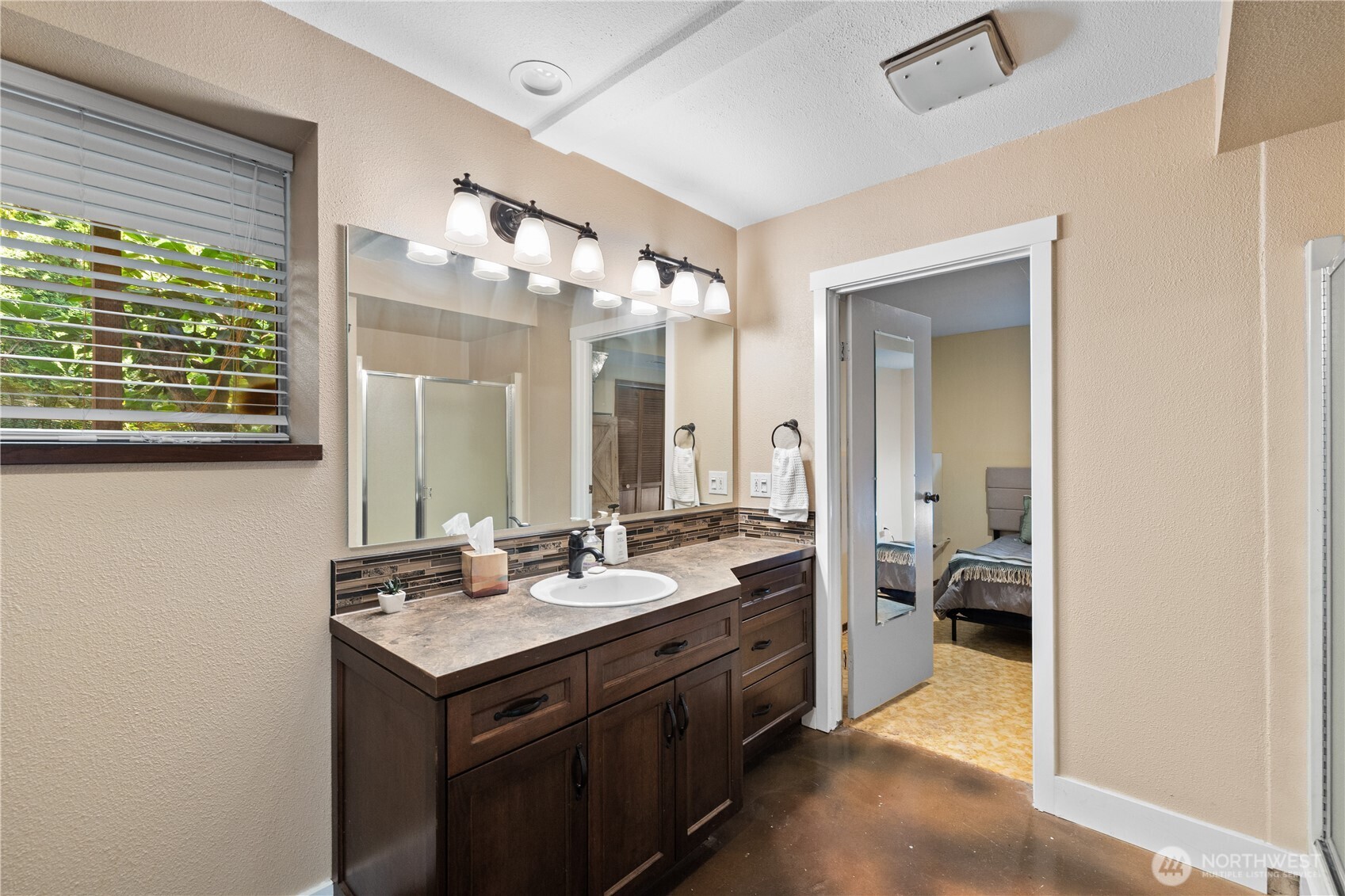 8731 Shadow Wood Drive Property Photo 15