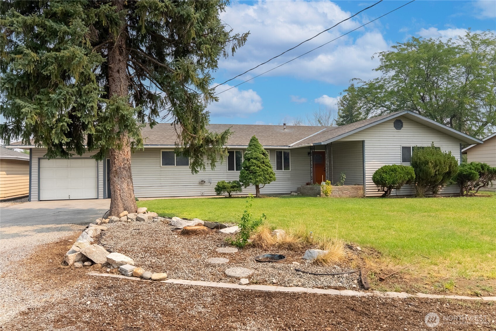 717 W Ridge Drive W Property Photo 1