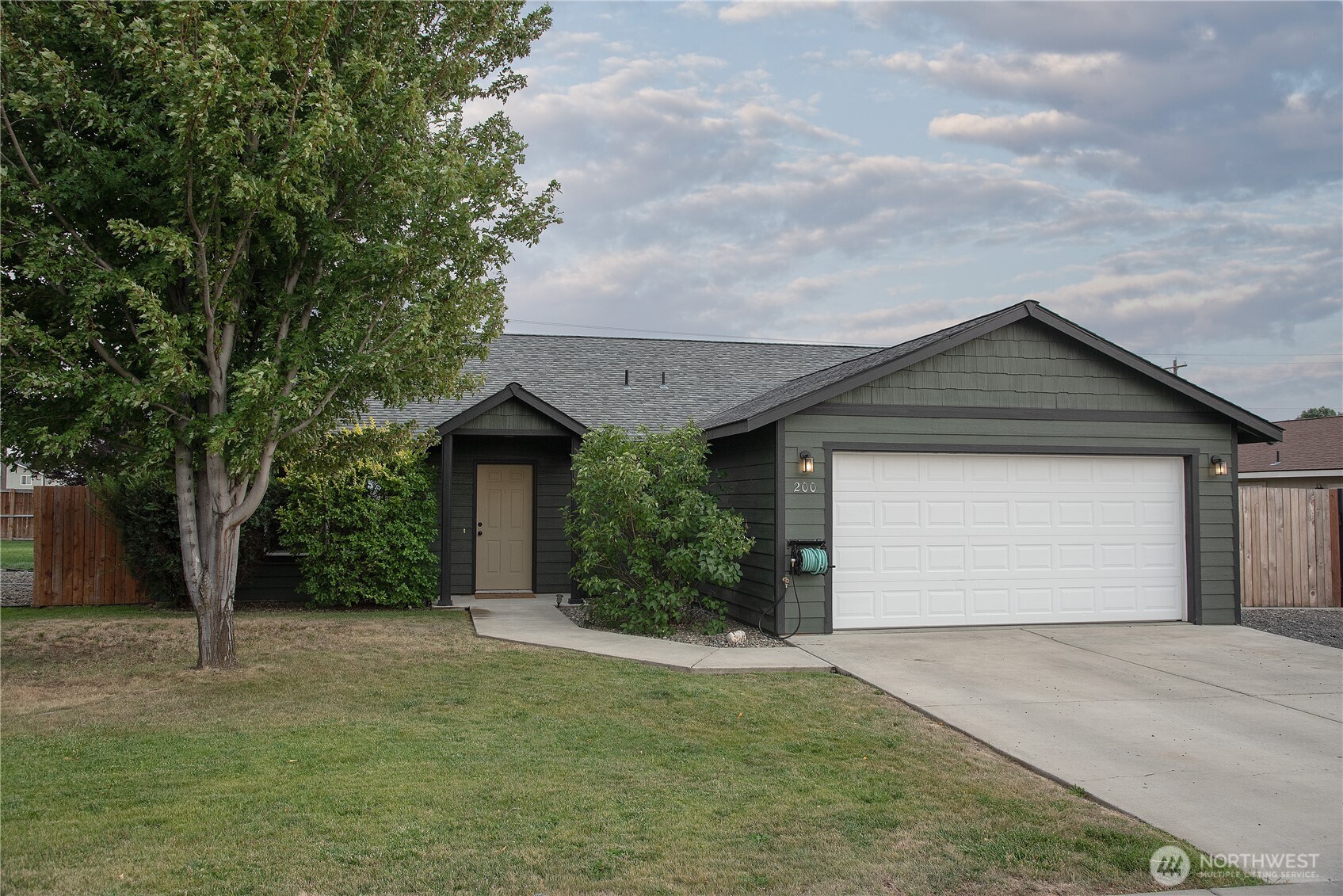 200 E Kristen Avenue Property Photo 1