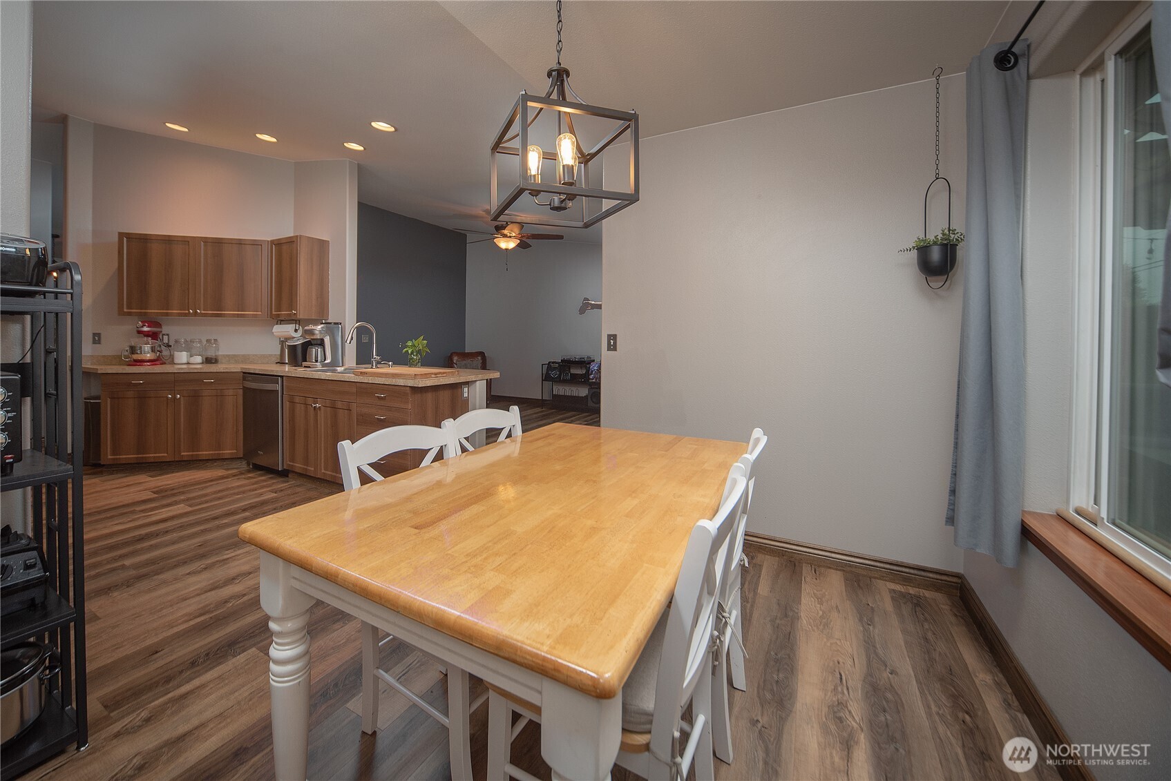 200 E Kristen Avenue Property Photo 8