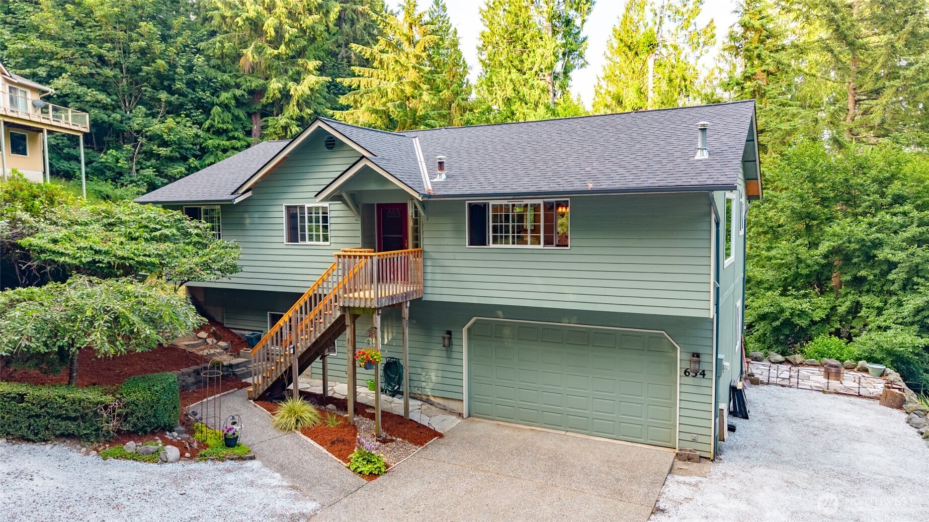 654 Crest Lane Property Photo 4