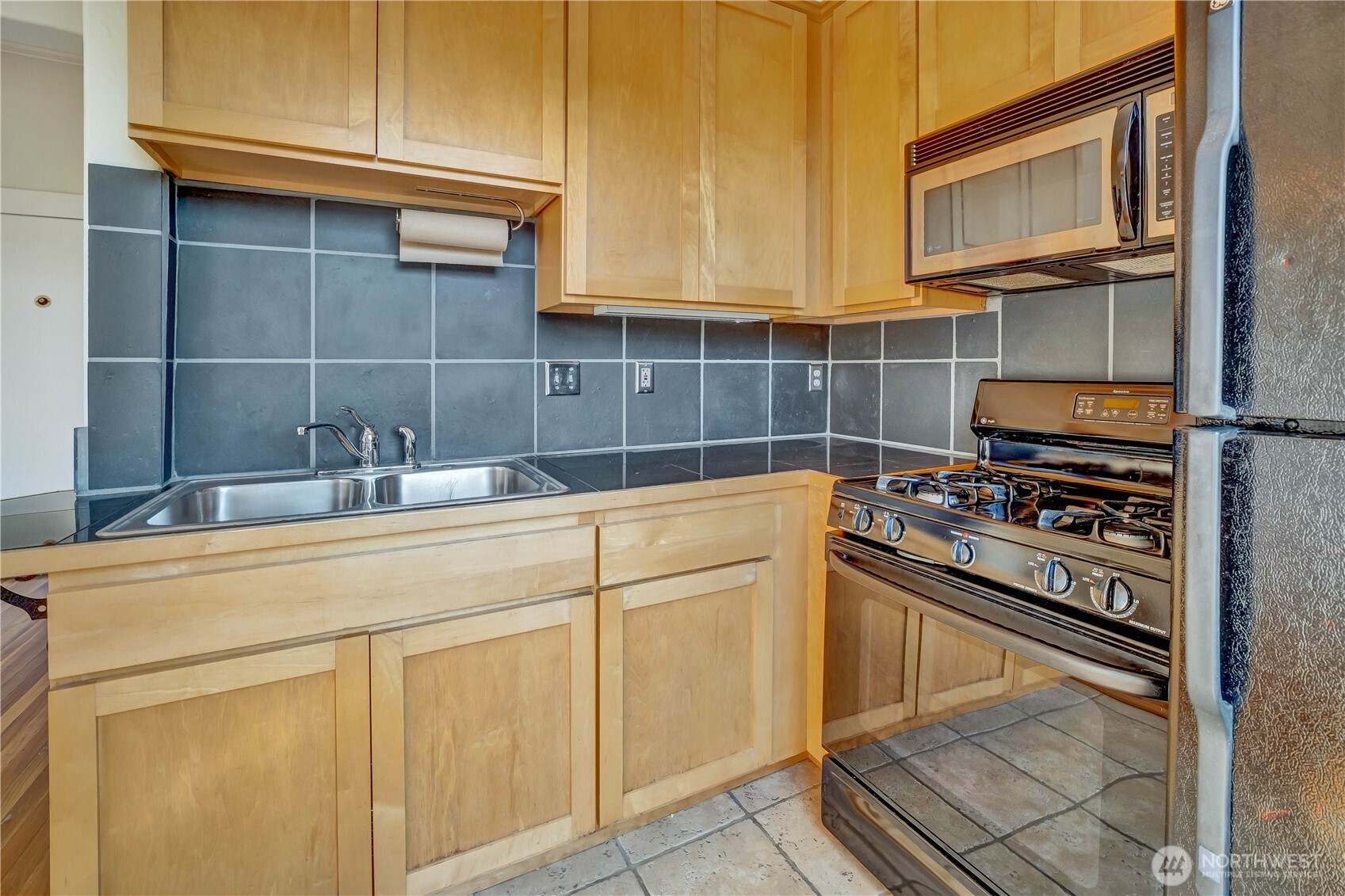 22 John Street 5 Property Photo 8