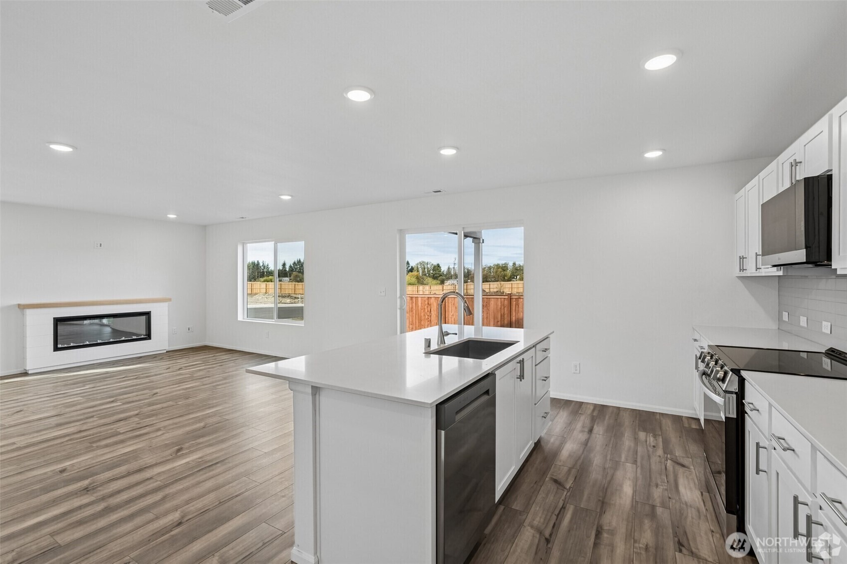 9902 Ferns Loop Property Photo 14