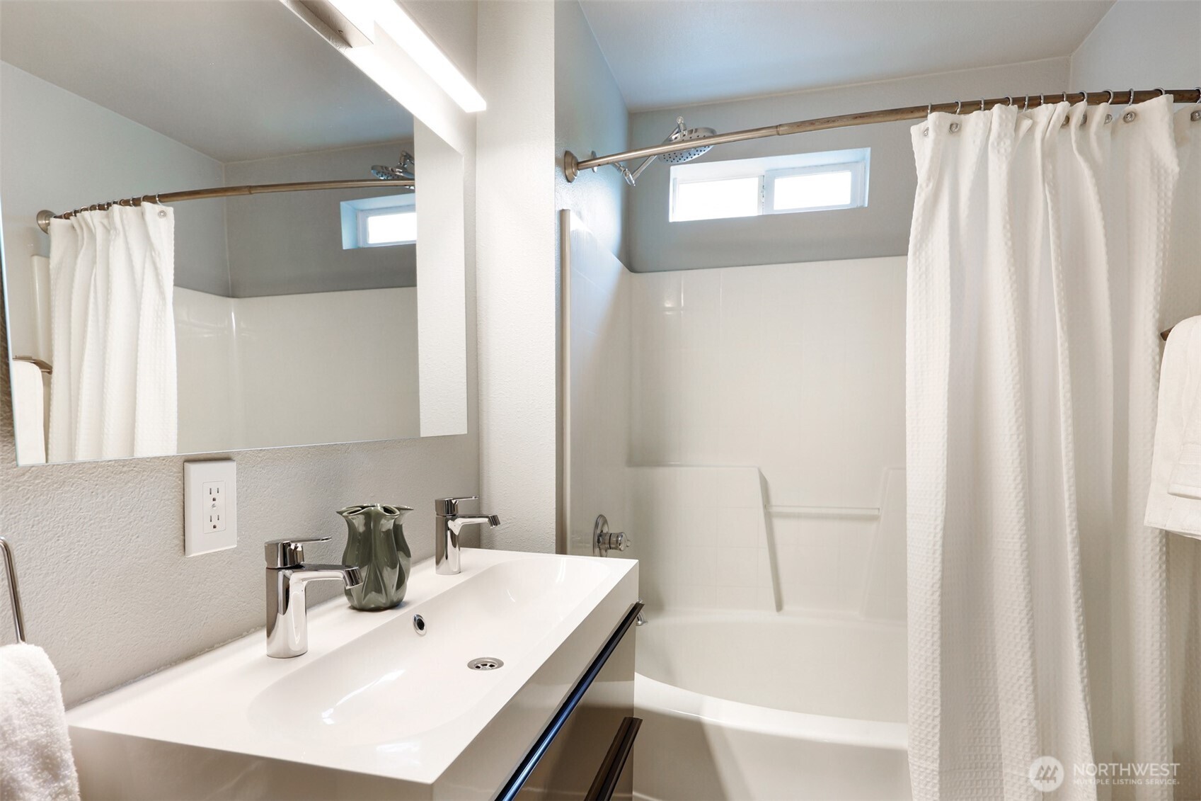 12025 56th Place Property Photo 9