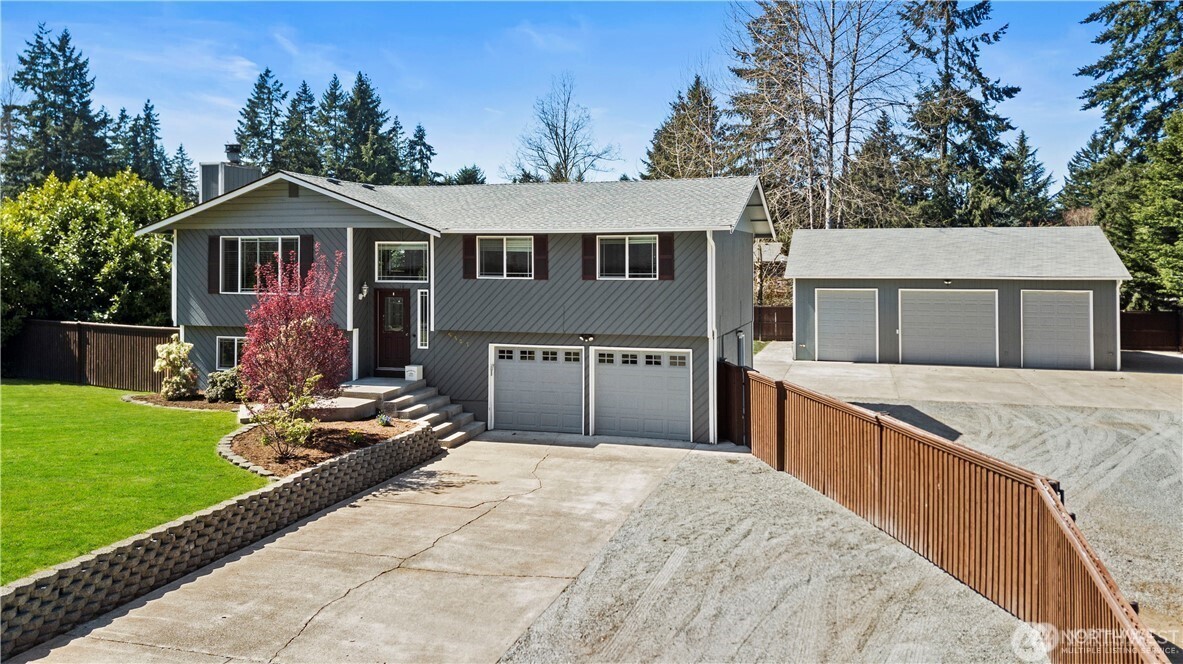 9707 159th Street Ct Property Photo 3
