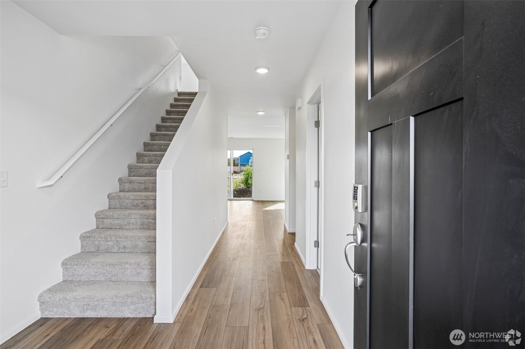 9855 Ferns Loop Property Photo 7