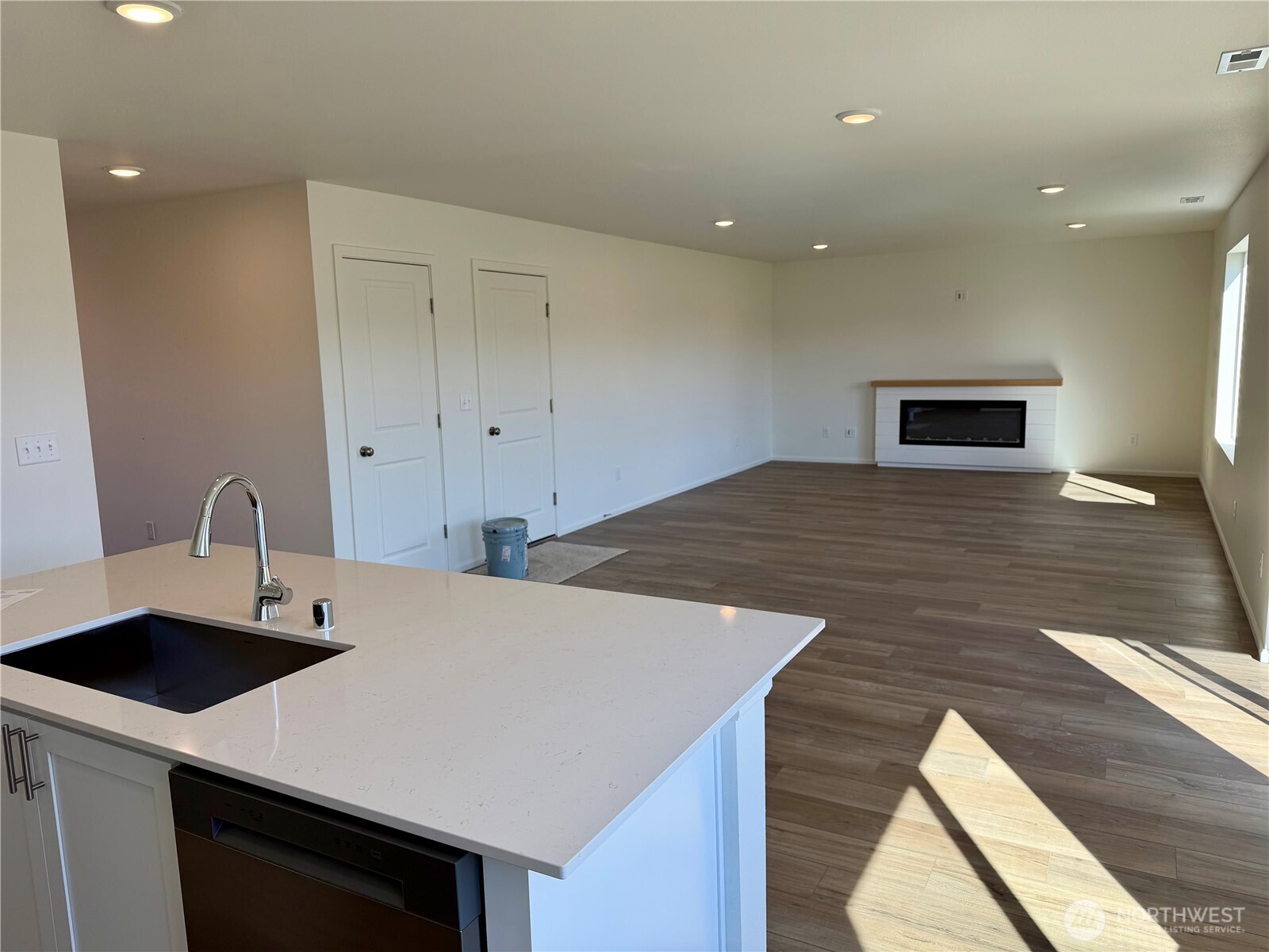 9855 Ferns Loop Property Photo 8