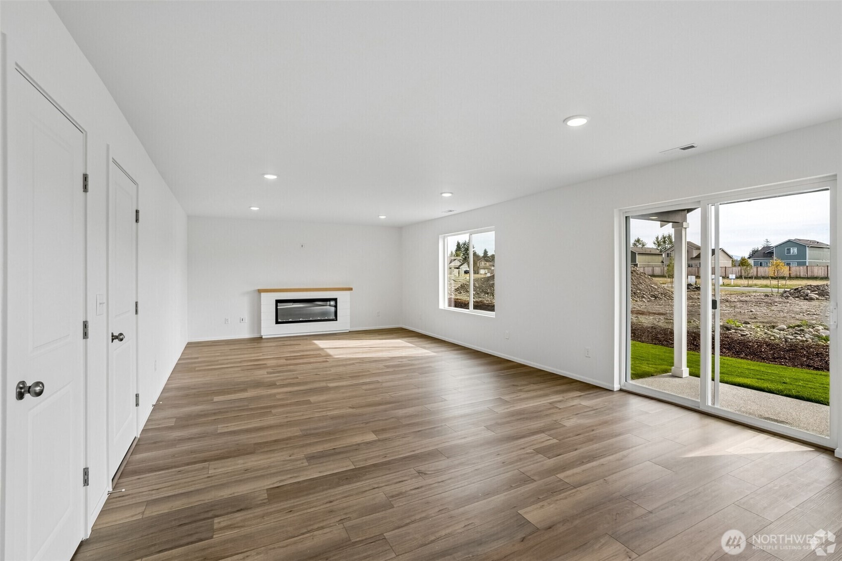 9855 Ferns Loop Property Photo 13