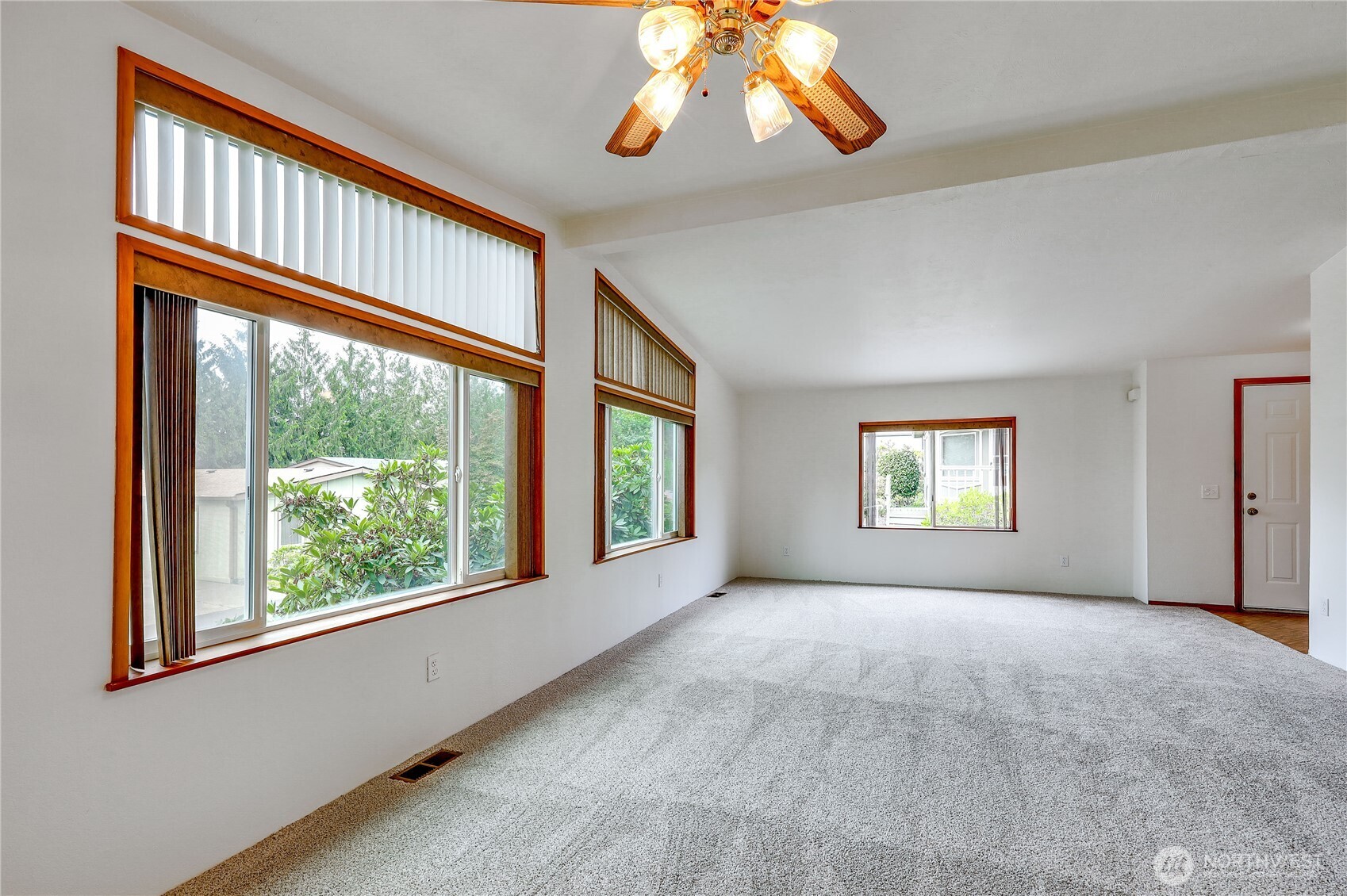 1754 Ne Mesford Road 32 Property Photo 6
