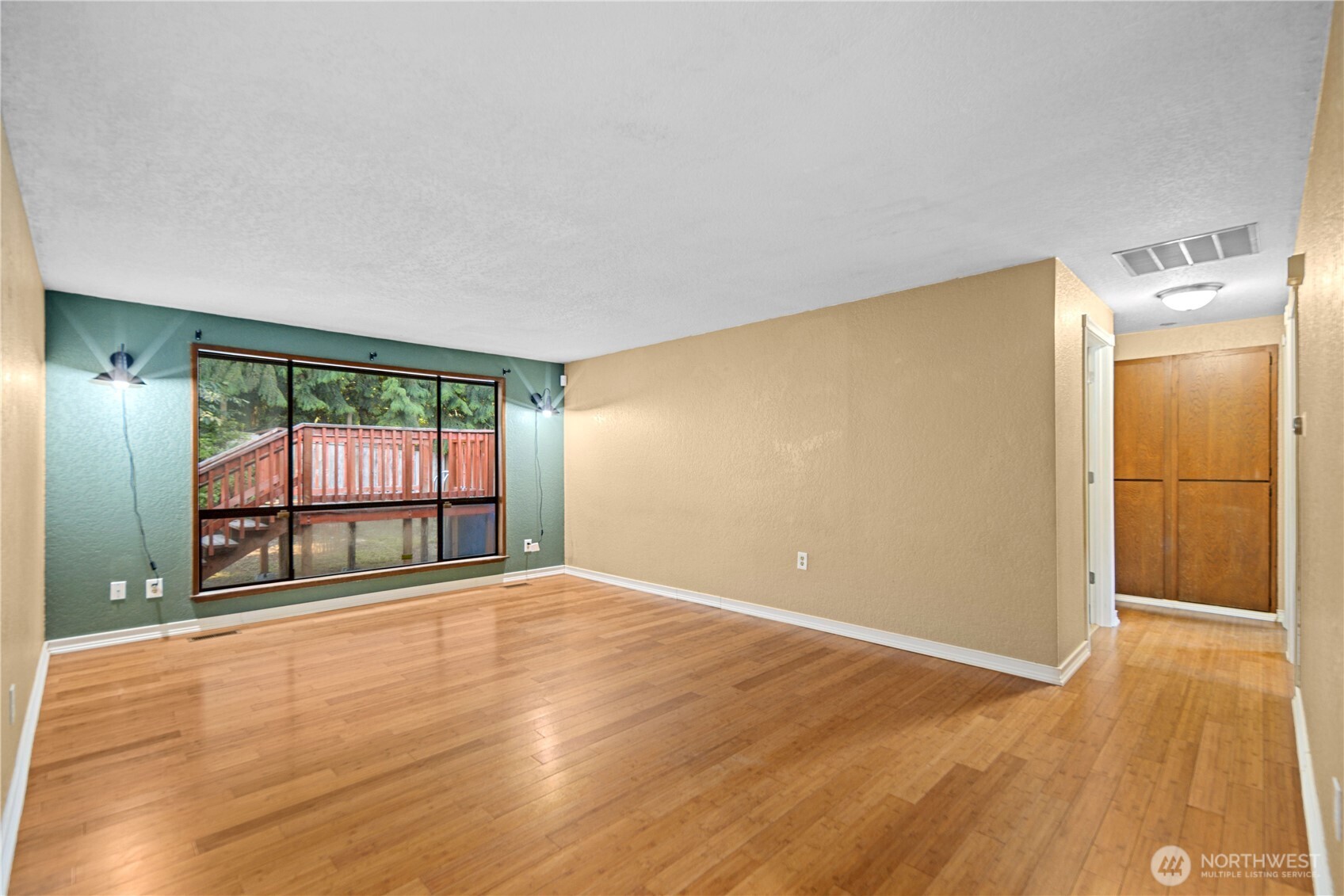 15207 94th Avenue Property Photo 6
