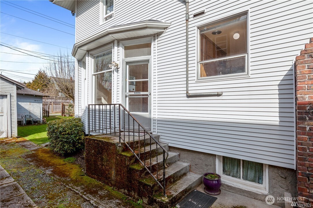 1714 Colby Avenue 2 Property Photo 4