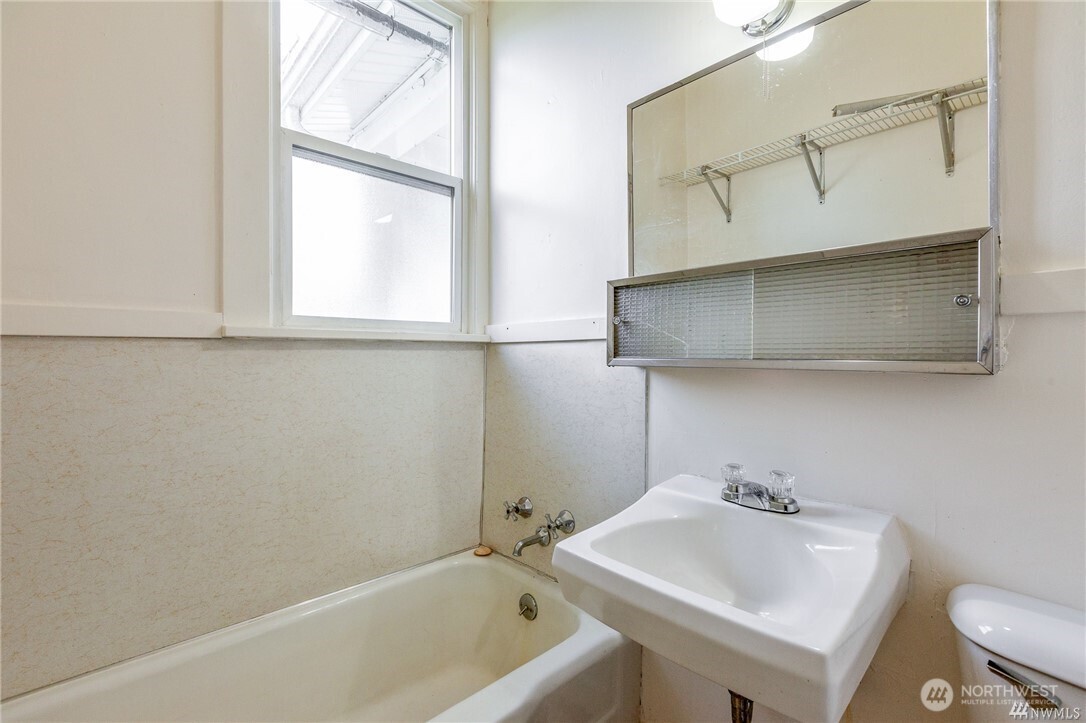 1714 Colby Avenue 2 Property Photo 5