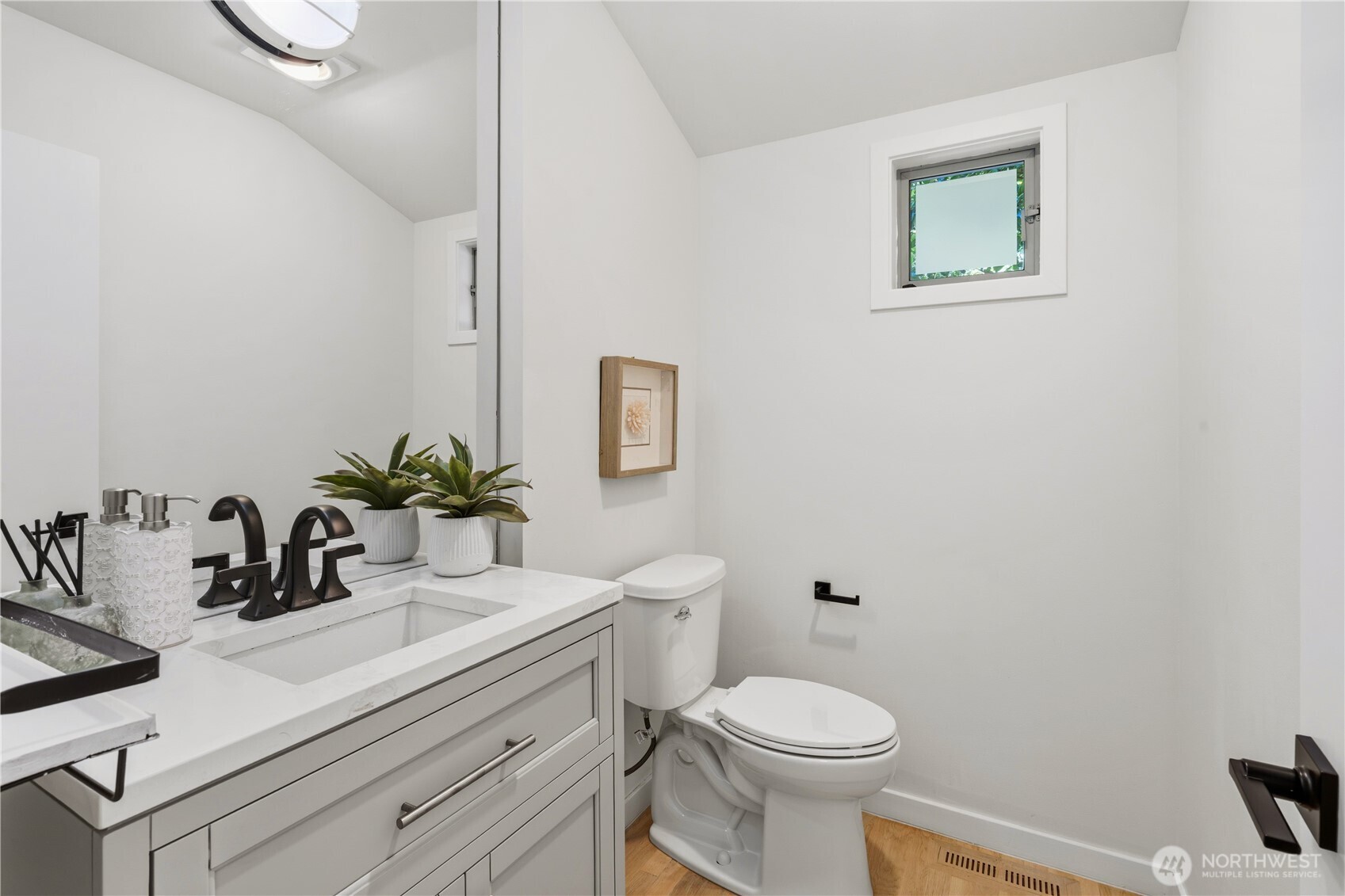 7432 E Mercer Wy Property Photo 15