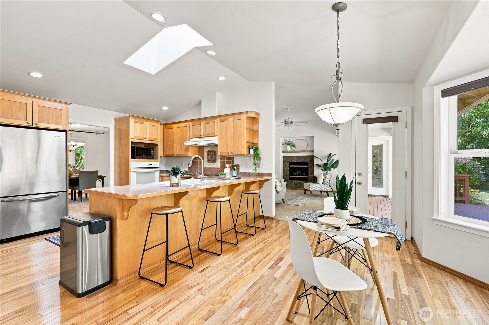 17523 Maple Hill Avenue Property Photo 8