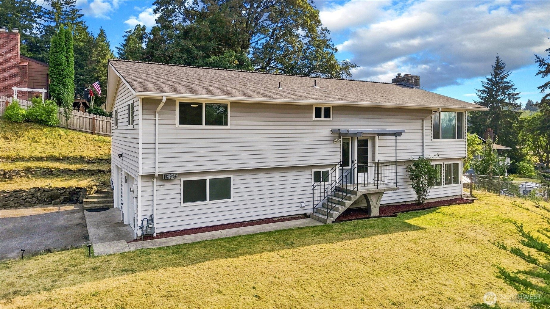 1875 Ne Bentley Drive Property Photo 2