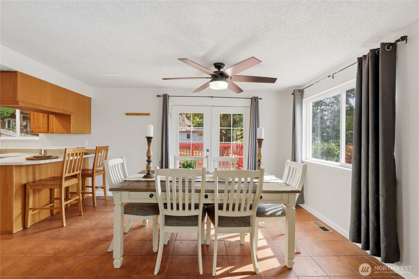 1875 Ne Bentley Drive Property Photo 6