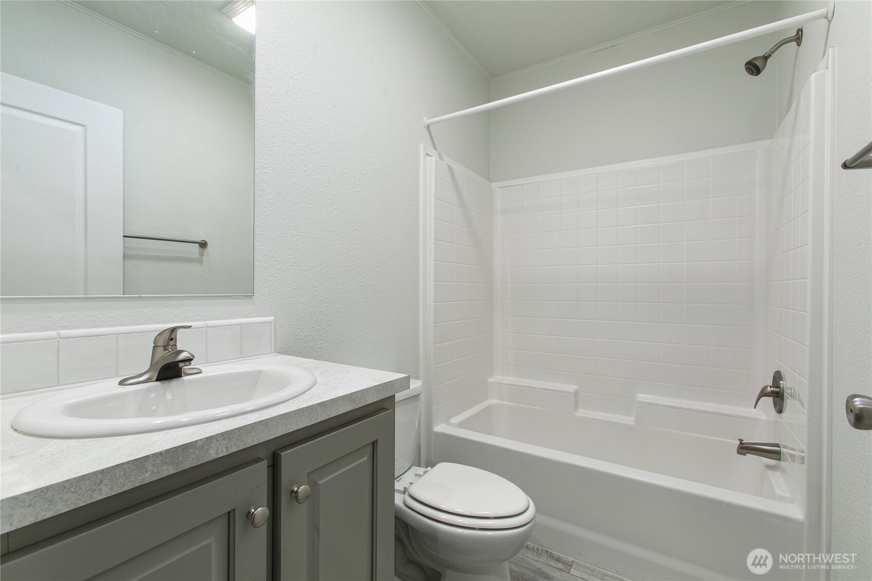 2400 Donovan Avenue 4 Property Photo 11