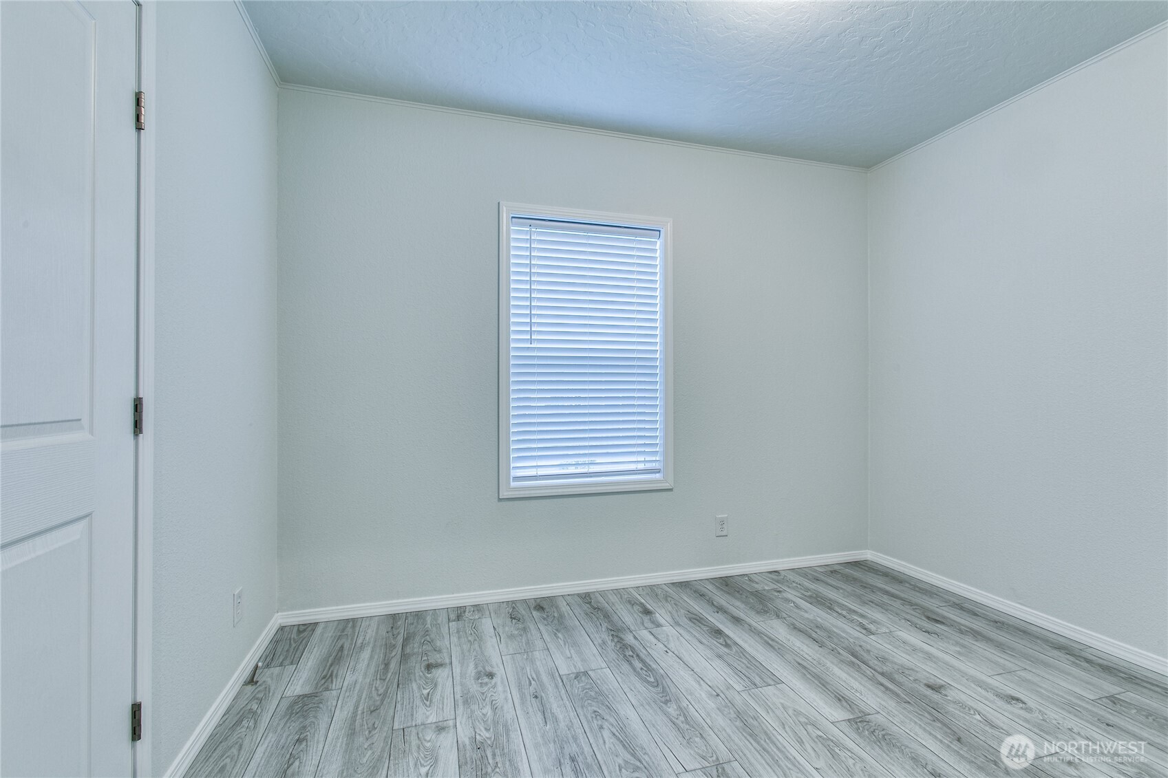 2400 Donovan Avenue 4 Property Photo 13