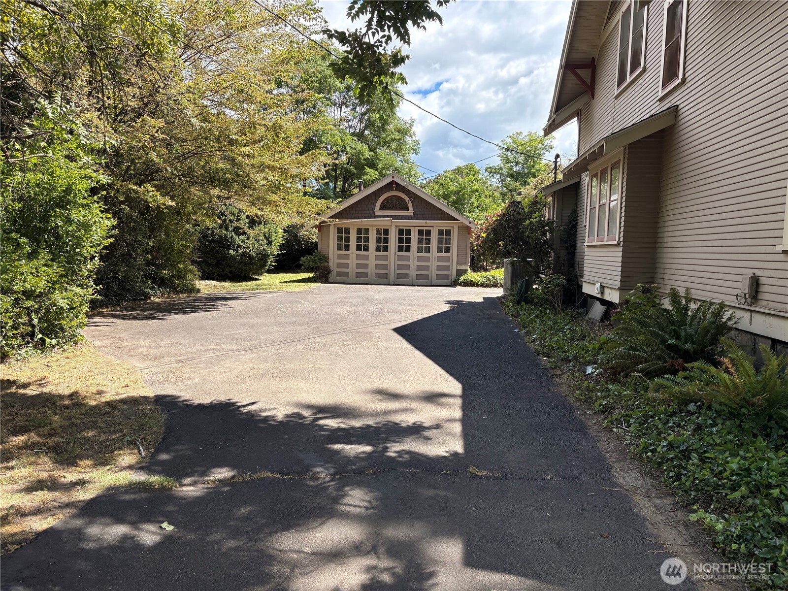 1127 Fern Avenue Property Photo 2