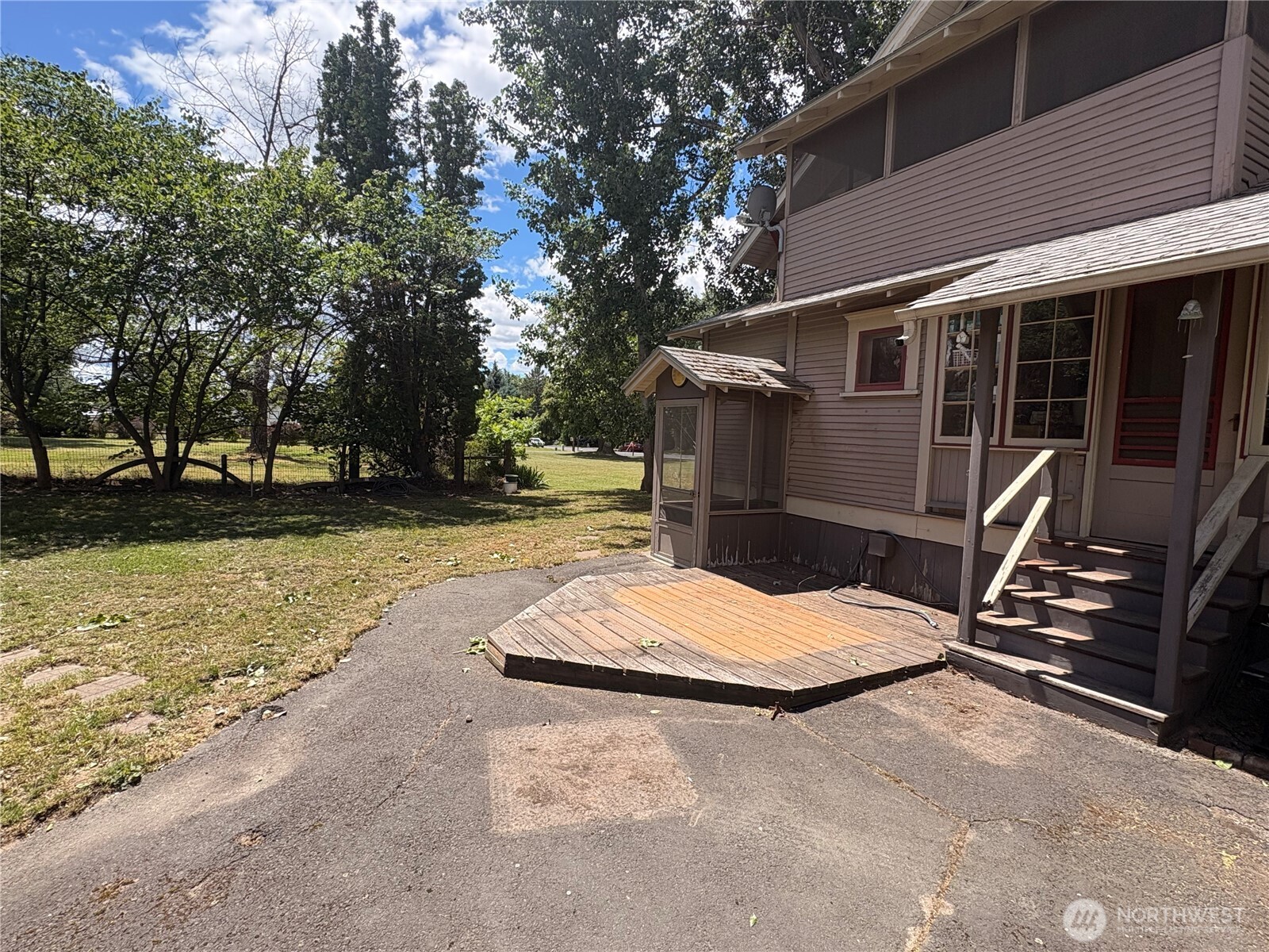 1127 Fern Avenue Property Photo 4
