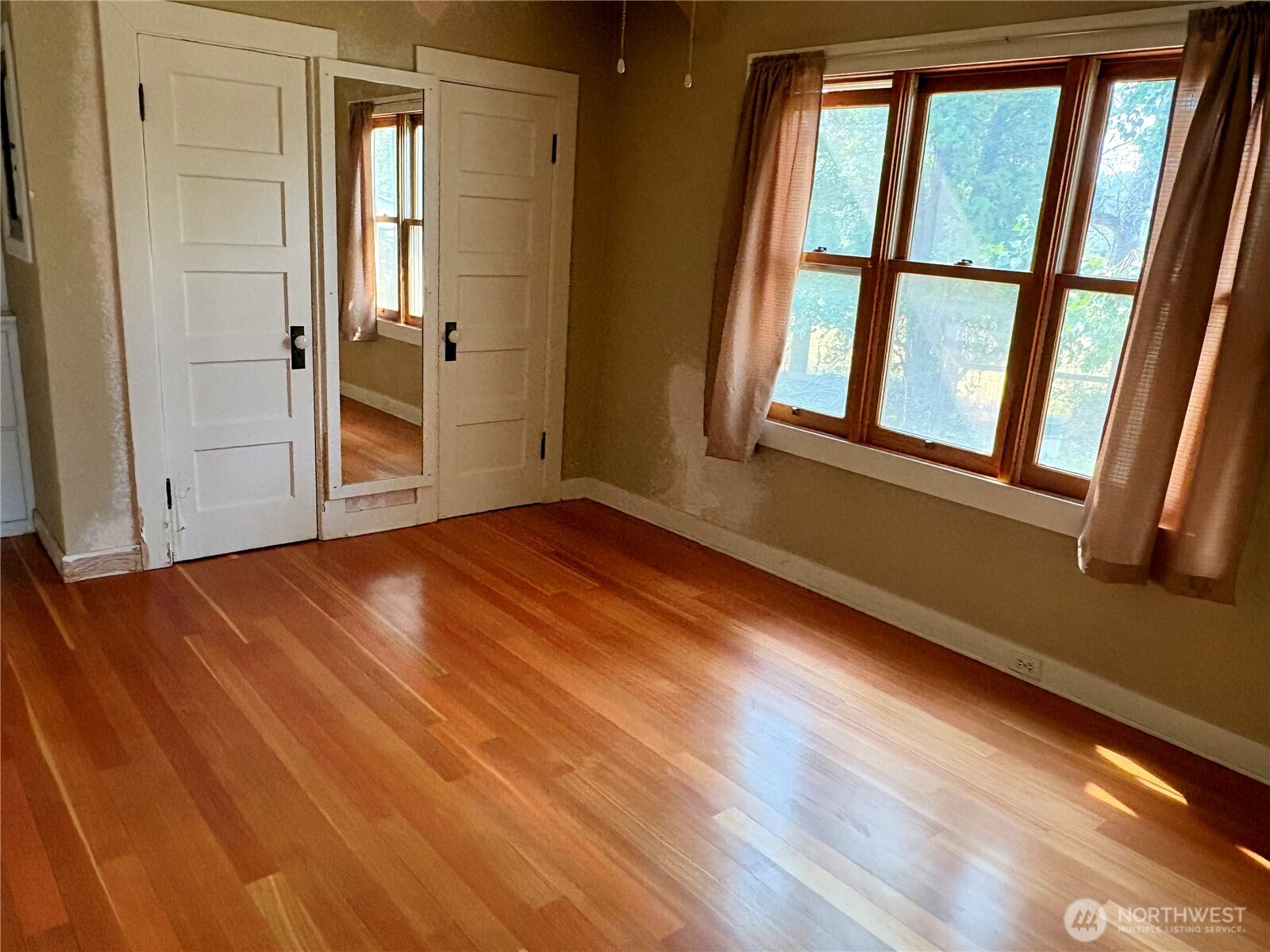 1127 Fern Avenue Property Photo 8
