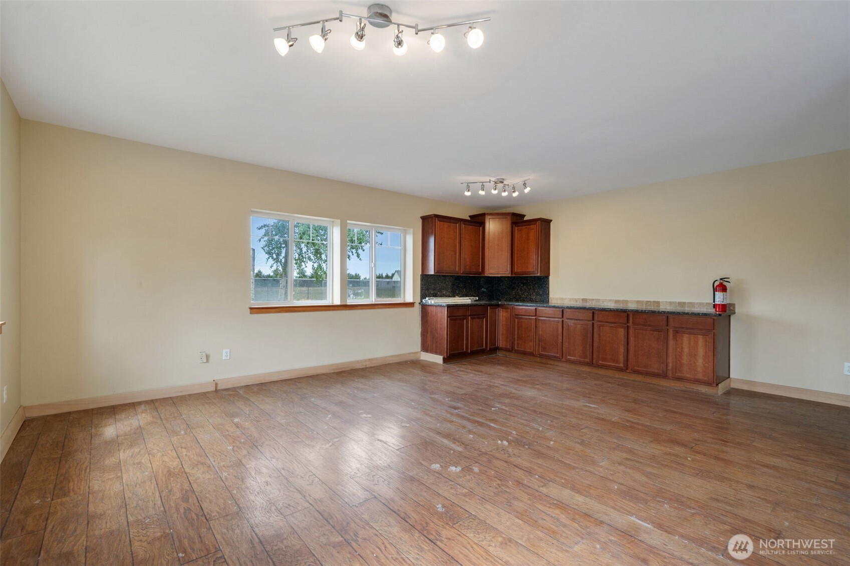261043 Highway 101 C Property Photo 4