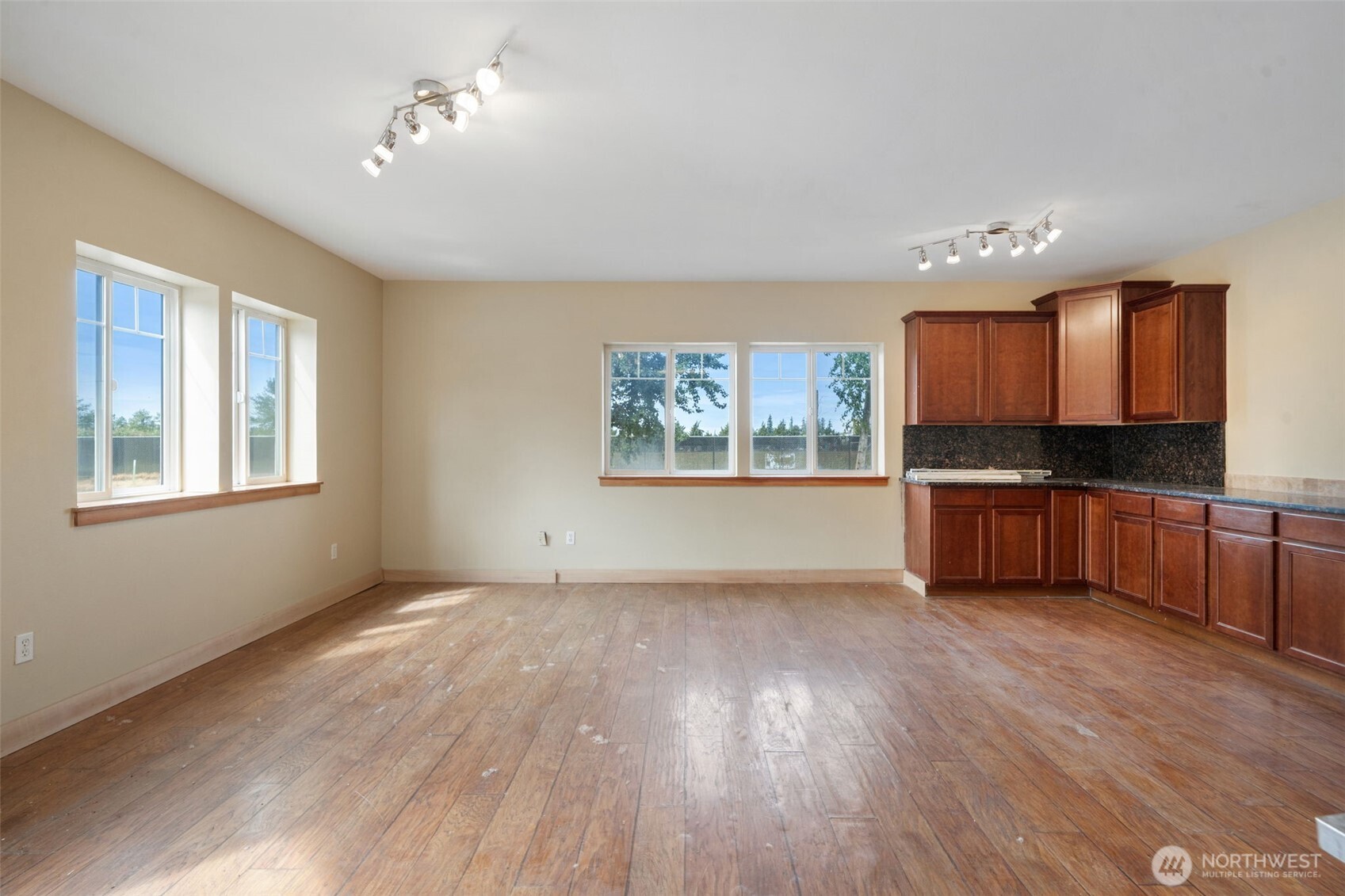 261043 Highway 101 C Property Photo 10