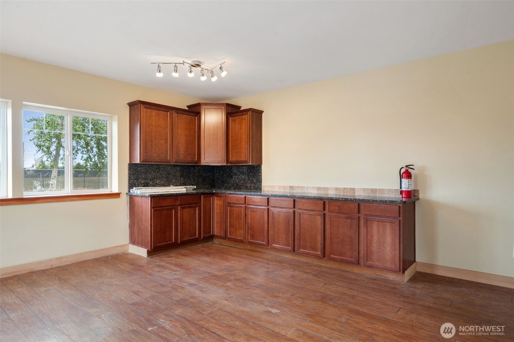 261043 Highway 101 C Property Photo 15