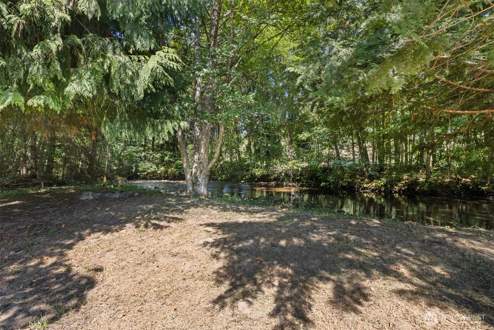 693 S Alder Lane Property Photo 2