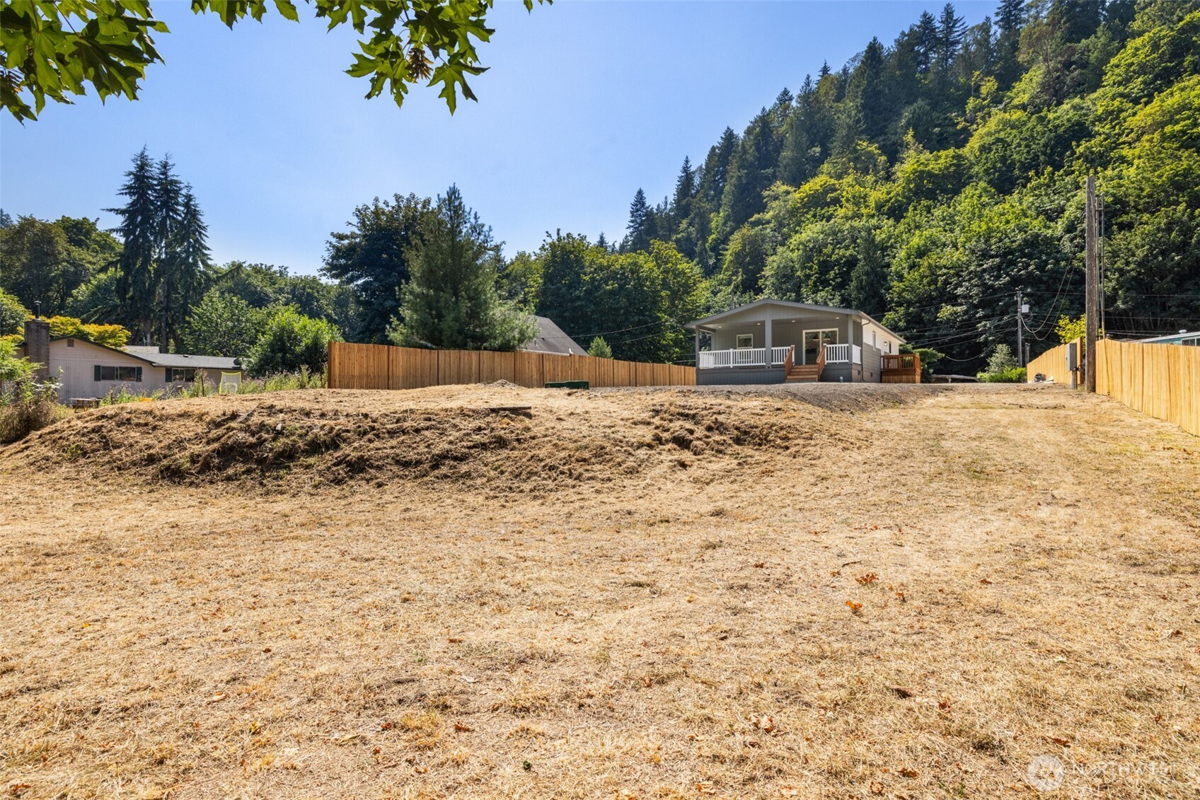 693 S Alder Lane Property Photo 3