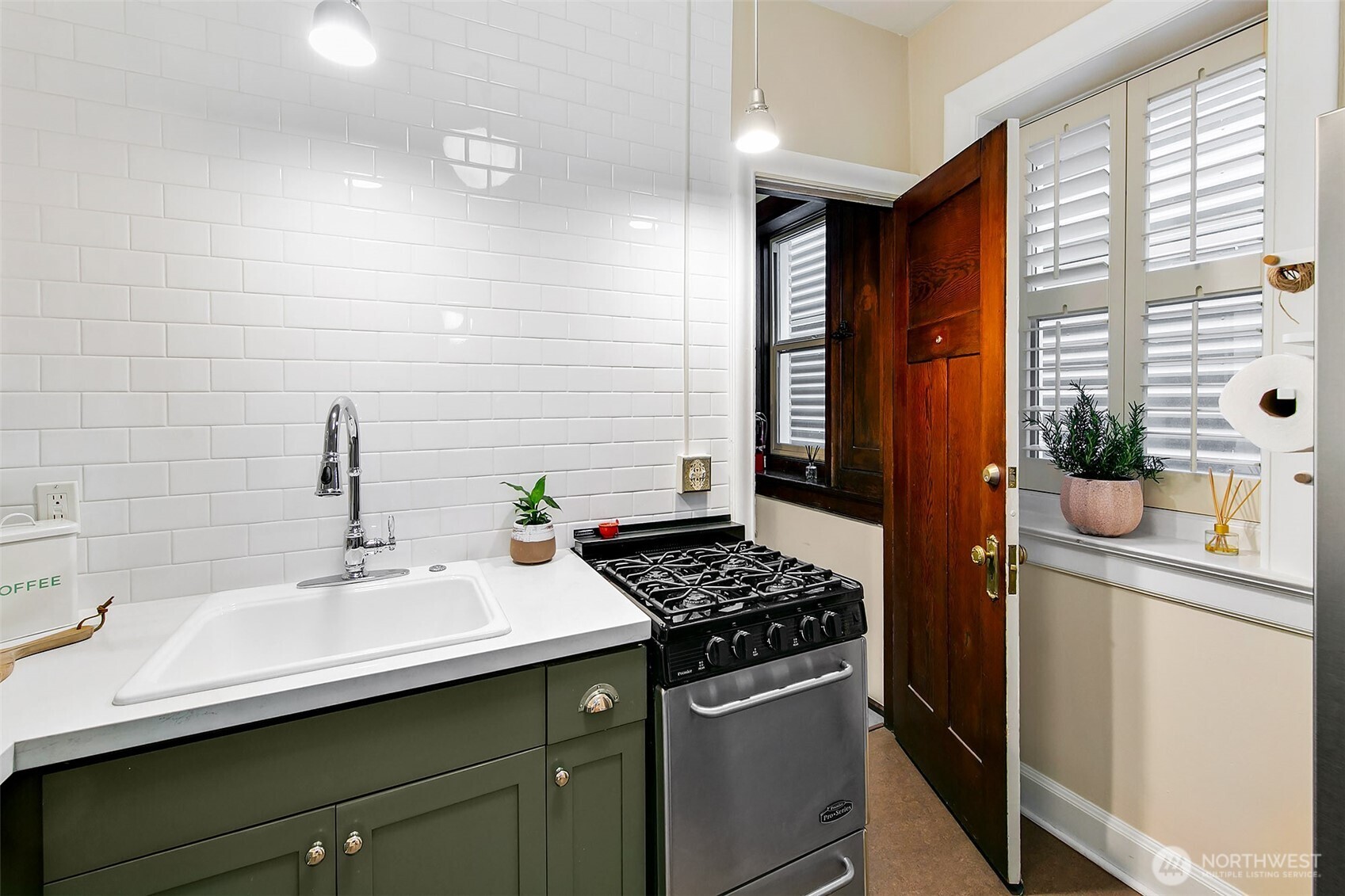 125 Warren Avenue J Property Photo 9