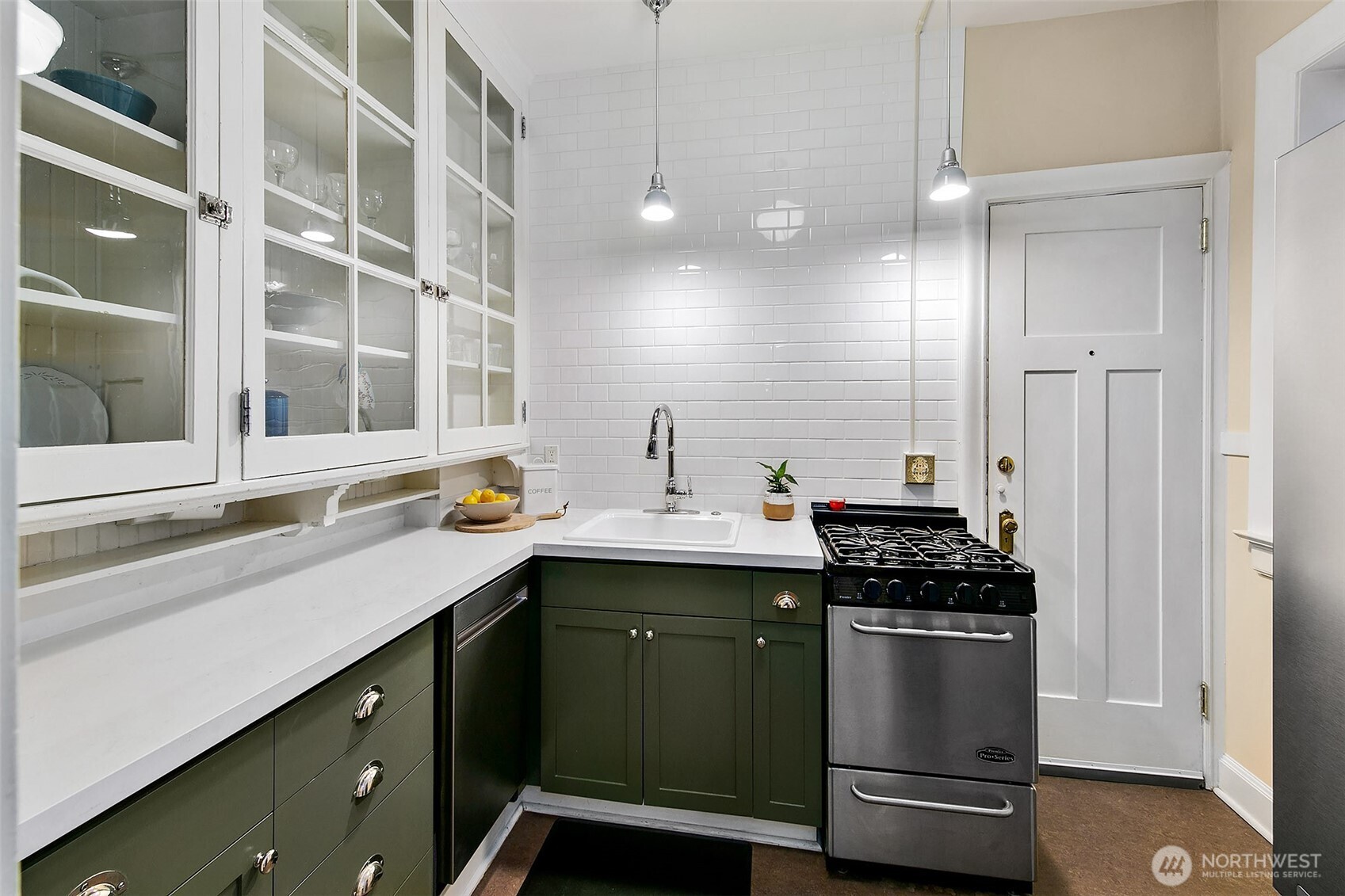 125 Warren Avenue J Property Photo 11
