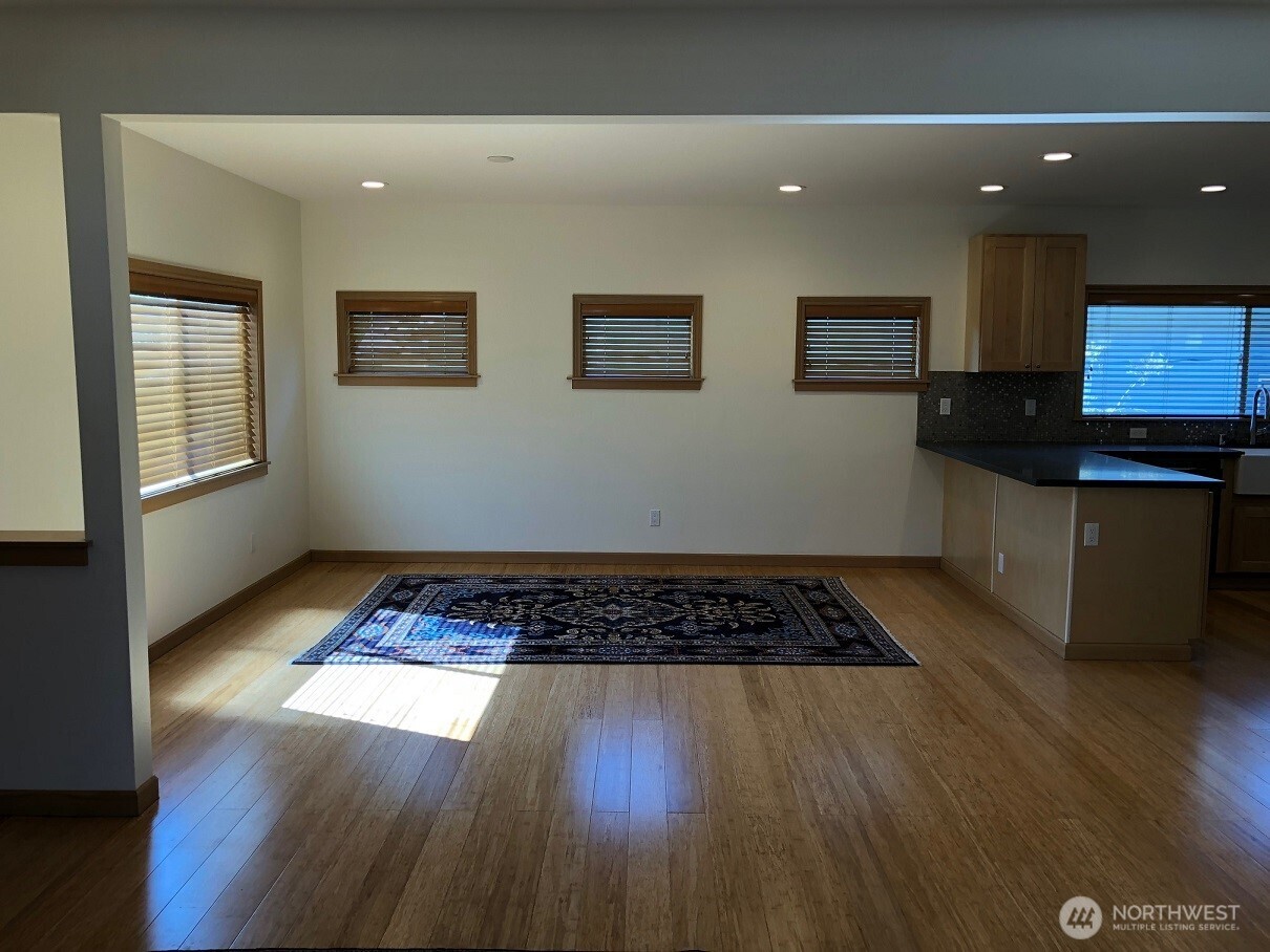 7447 Corliss Avenue Property Photo 25