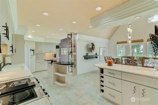 820 Meadowlark Lane Property Photo 14