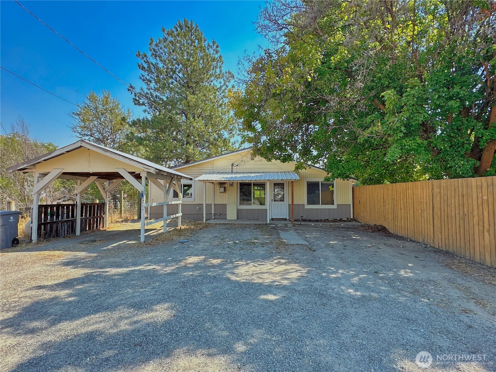 1211 Hughes Lane Property Photo 3