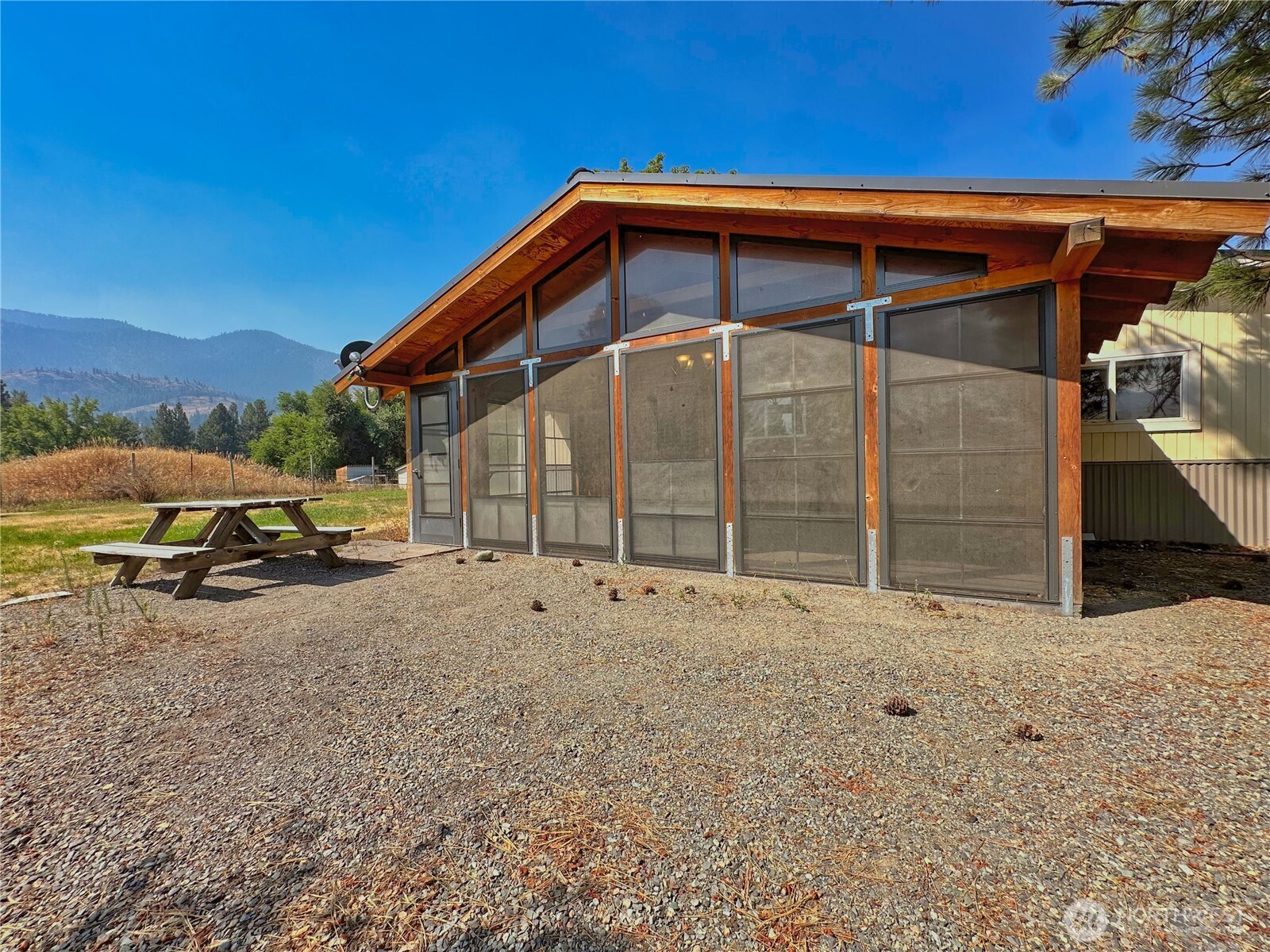 1211 Hughes Lane Property Photo 4