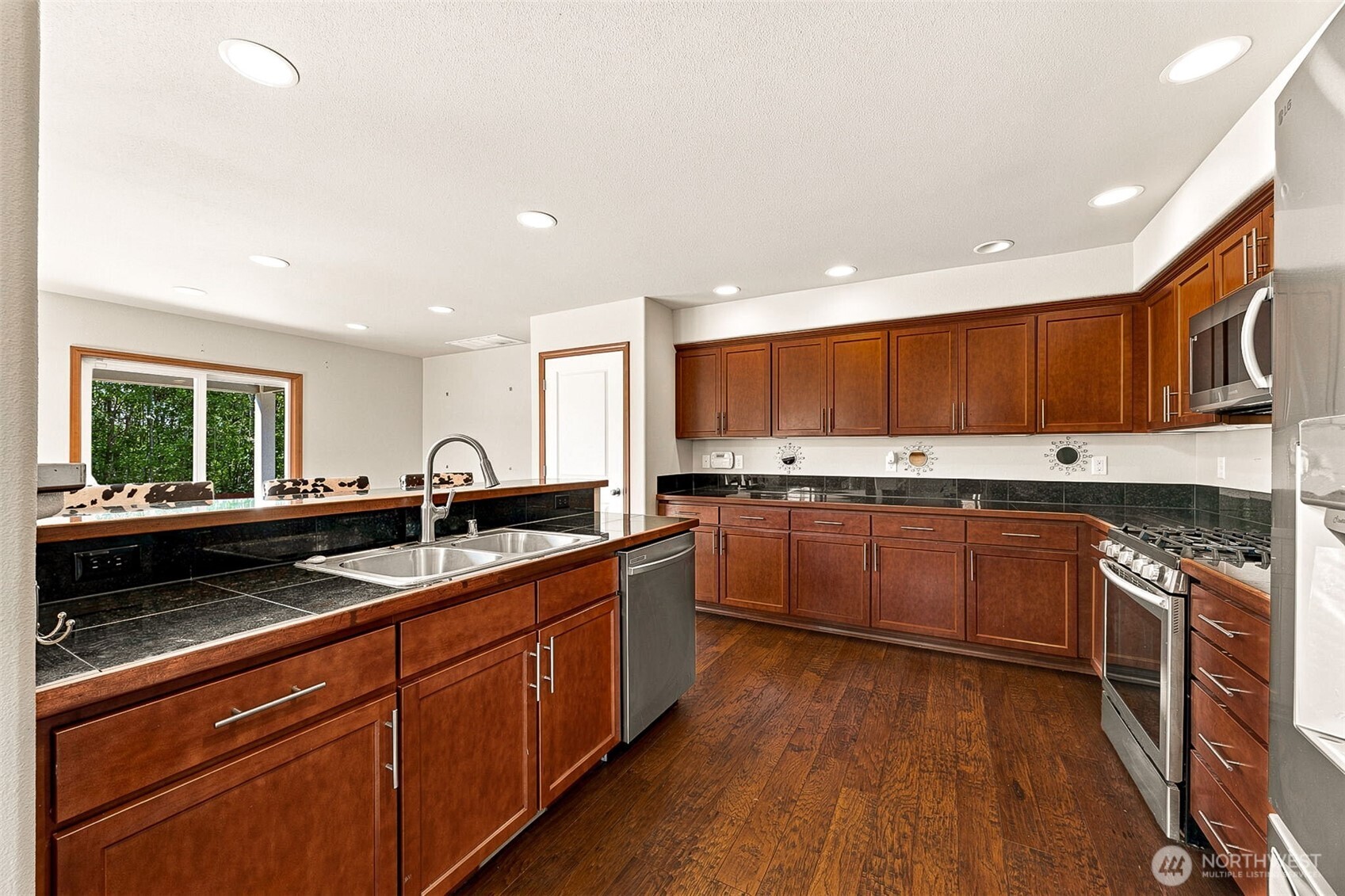 17700 82nd Drive Property Photo 10