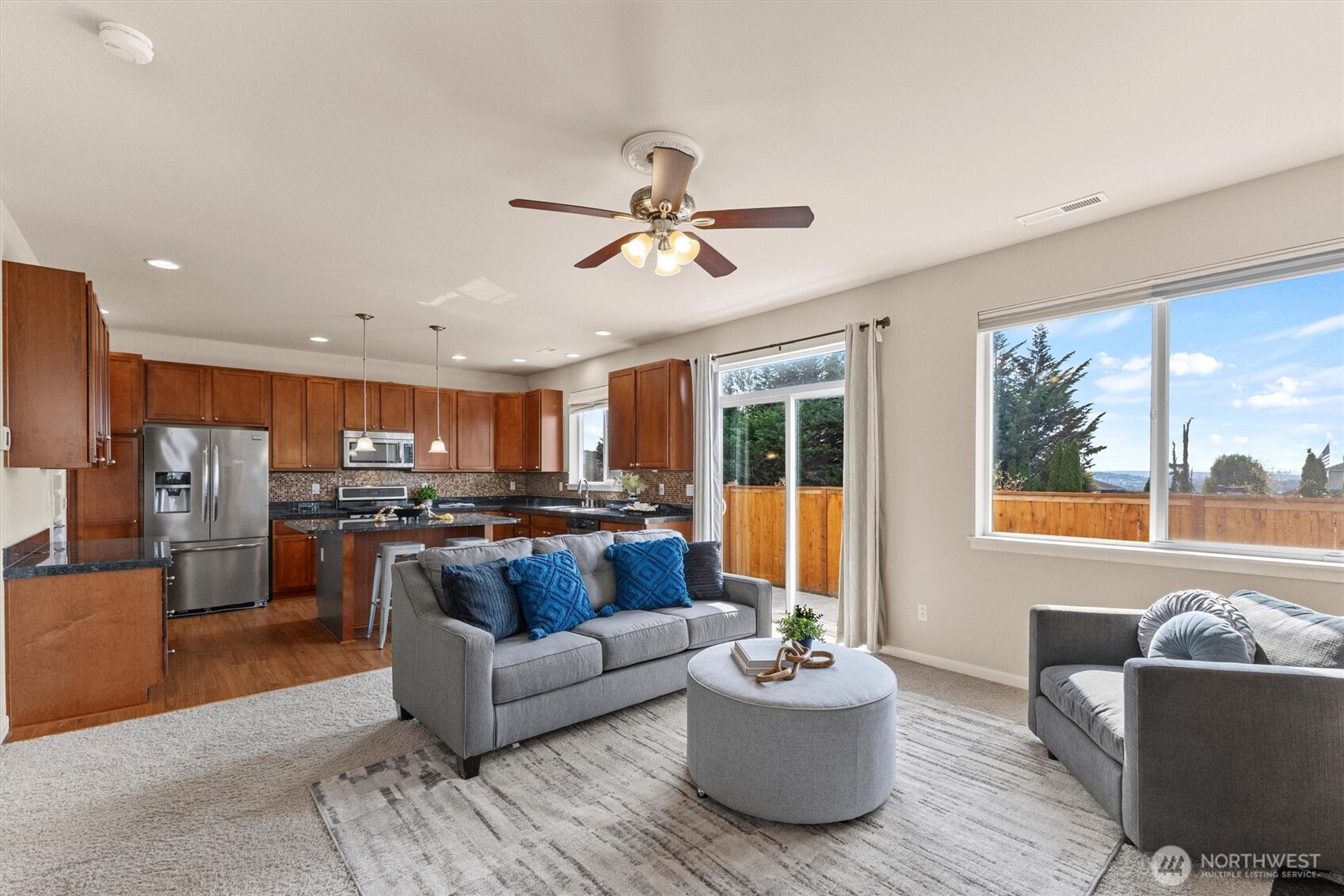 1008 81st Drive Property Photo 9