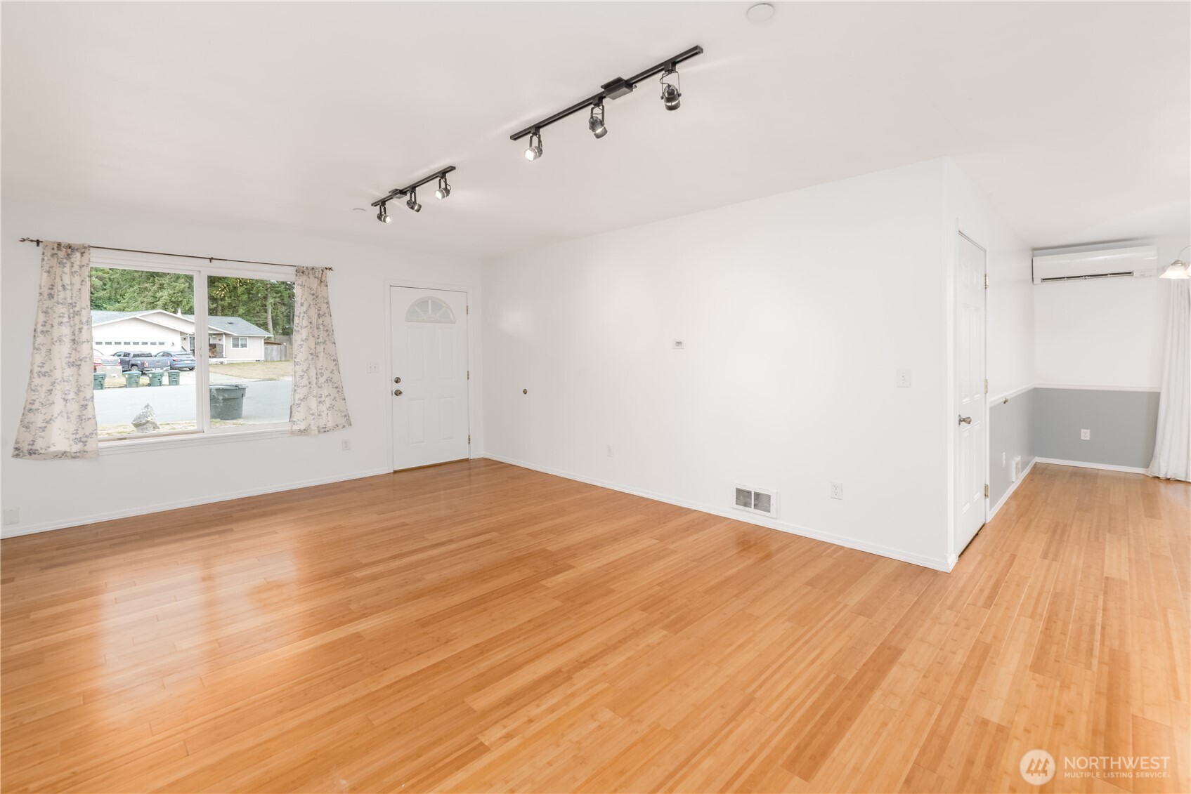 2419 Arbutus Ln Property Photo 7