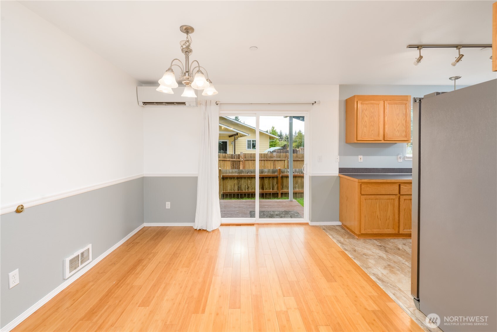 2419 Arbutus Ln Property Photo 8